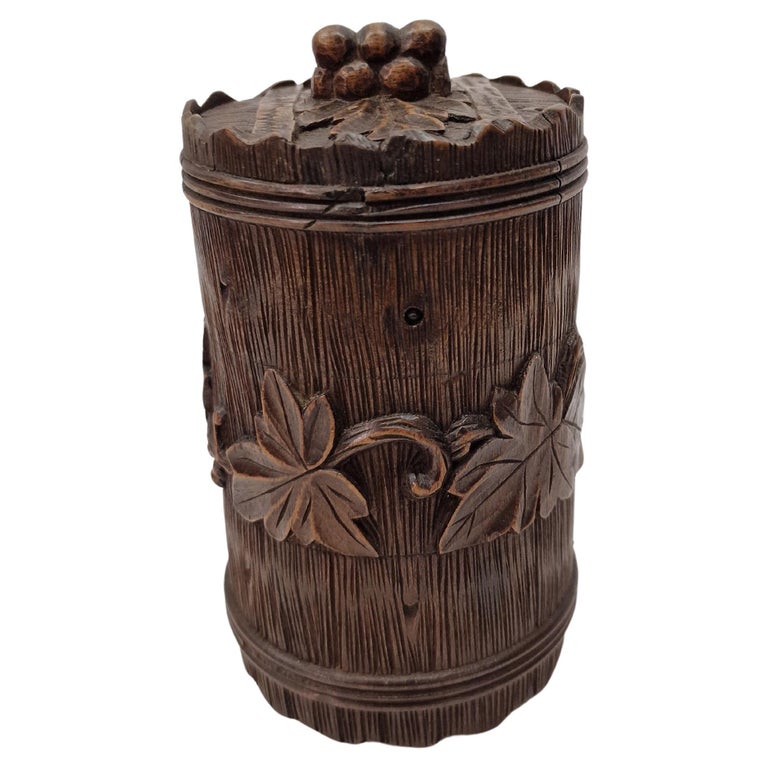 Rare tobacco box, finely hand-carved fruitwood, Black Forest, 1880s,  Germany For Sale at 1stDibs