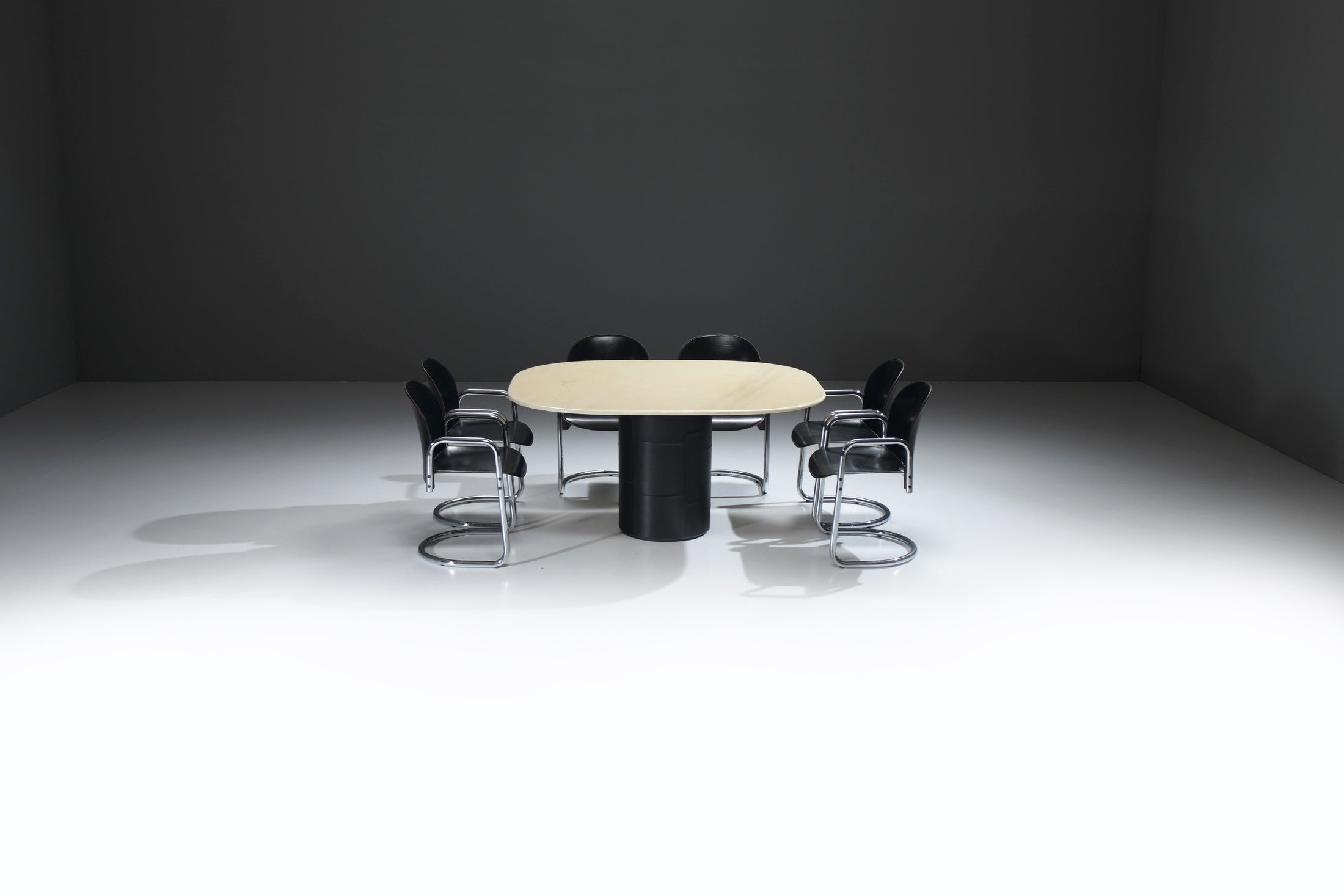 Rare Tobio Table 
Dialogo Dessau chairs by Afra E Tobia Scarpa for B&B Italia For Sale