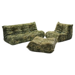 Rare ensemble Togo dans son tissu d'origine par Michel Ducaroy pour Ligne Roset France.
