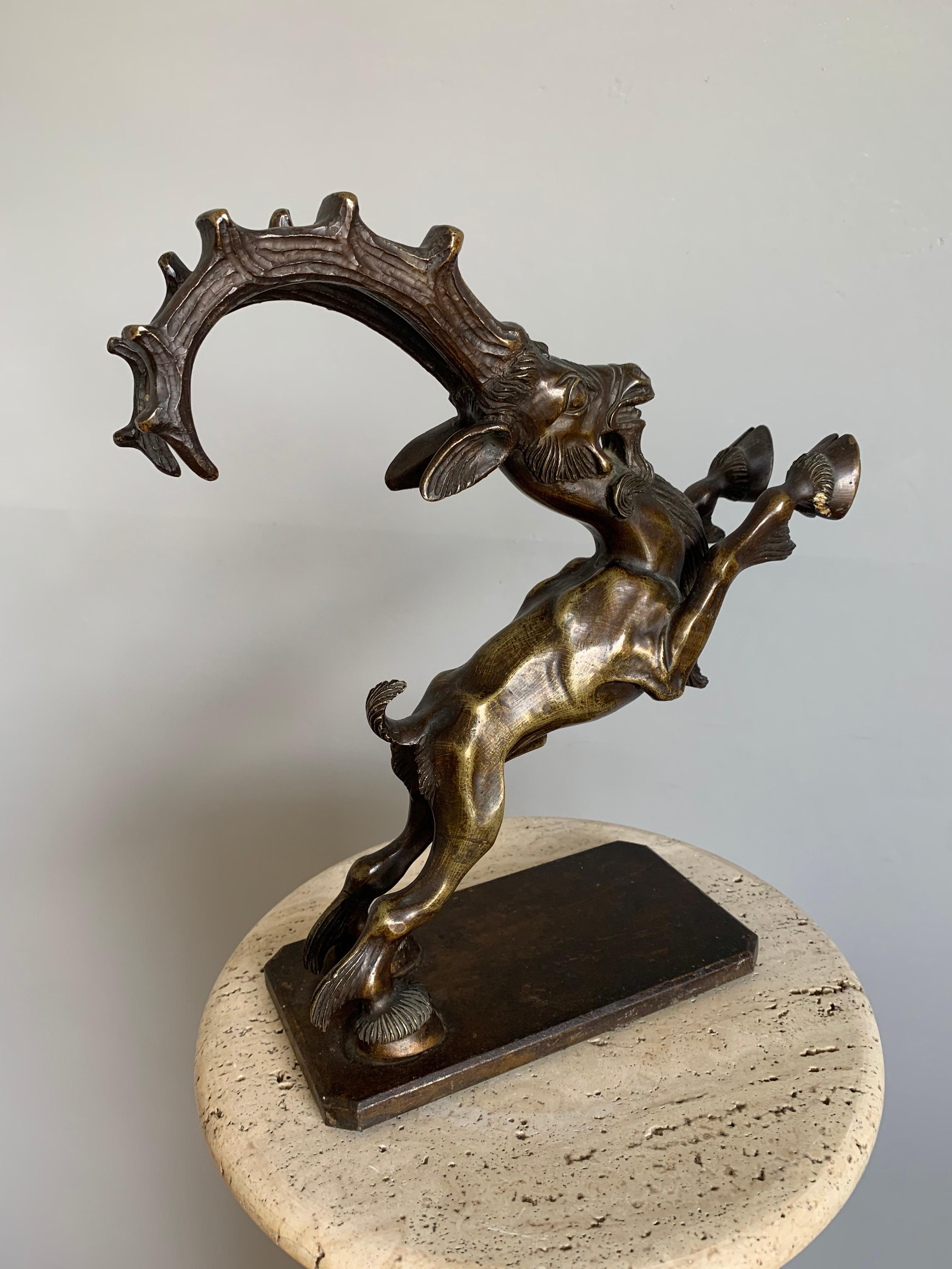 Seltene expressionistische Bronzeskulpturstatue eines Capricorns, Ibex in Top-Qualität, frühe 1900er Jahre  (Europäisch) im Angebot