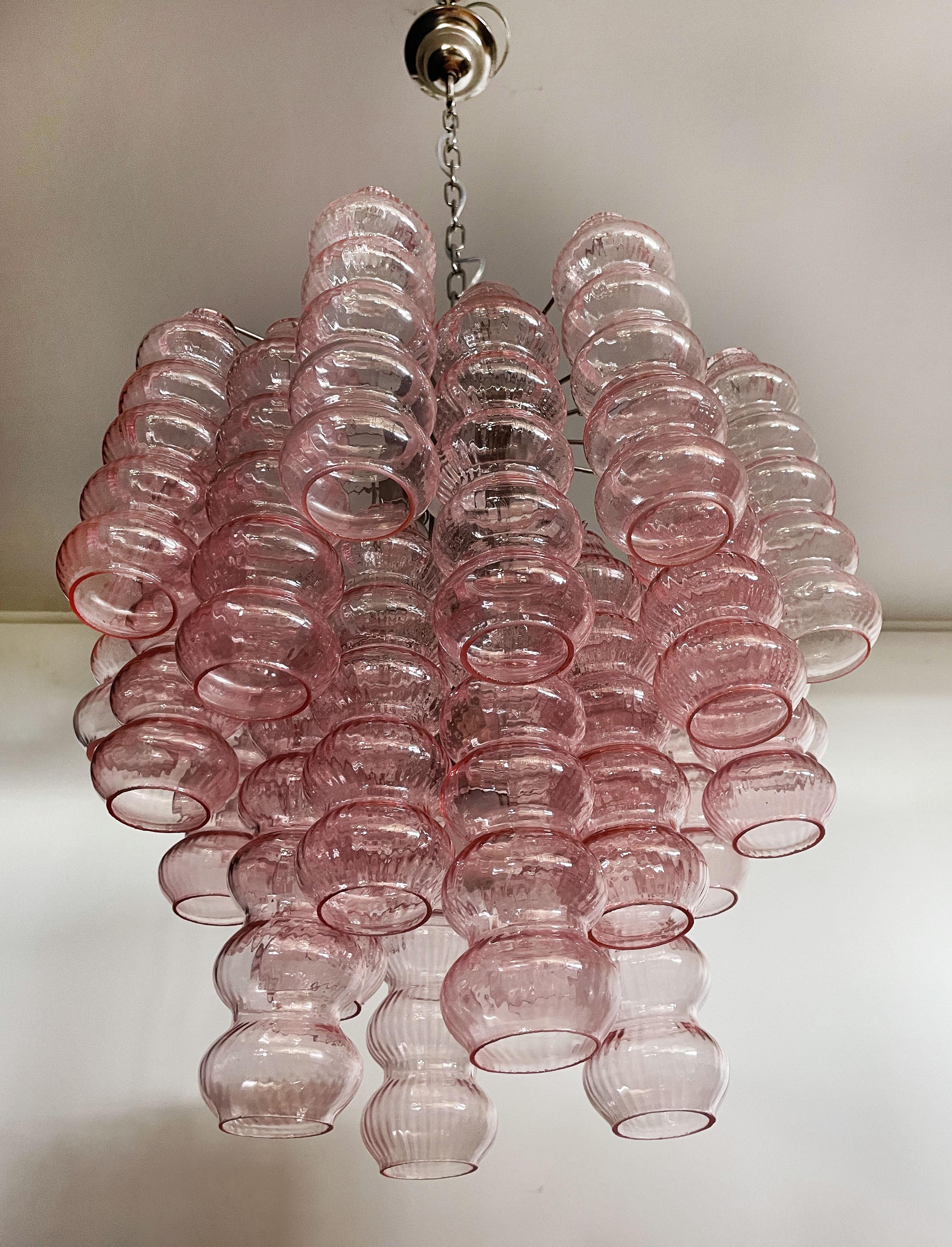 Seltener Murano-Vintage-Kronleuchter von höchster Qualität – 26 rosa Gläserröhren im Zustand „Gut“ im Angebot in Gaiarine Frazione Francenigo (TV), IT