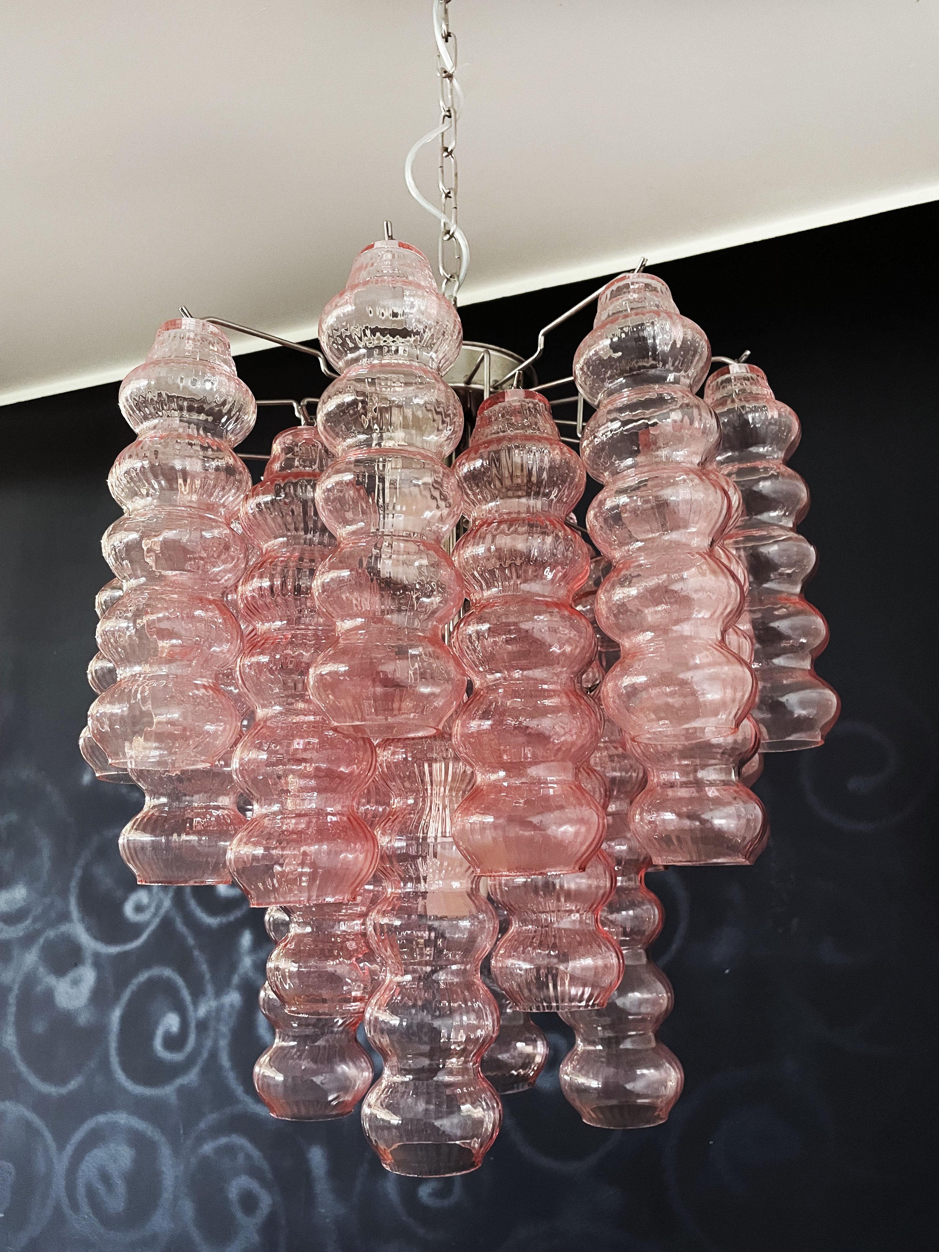 Seltener Murano-Vintage-Kronleuchter von höchster Qualität – 26 rosa Gläserröhren (20. Jahrhundert) im Angebot