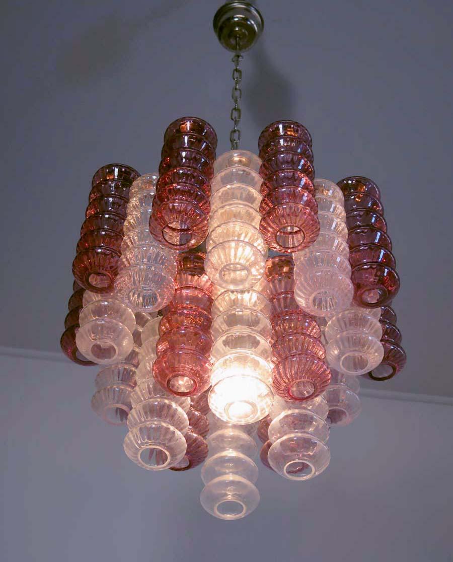 Italian vintage chandelier in Murano glass and metal. The chandelier is composed of 26 unobtainable glass tubes, probably from the 1960s-1970s Venini production. Two different colors, transparent and purple.
Period: 1960s
Dimensions: 47.25 inches