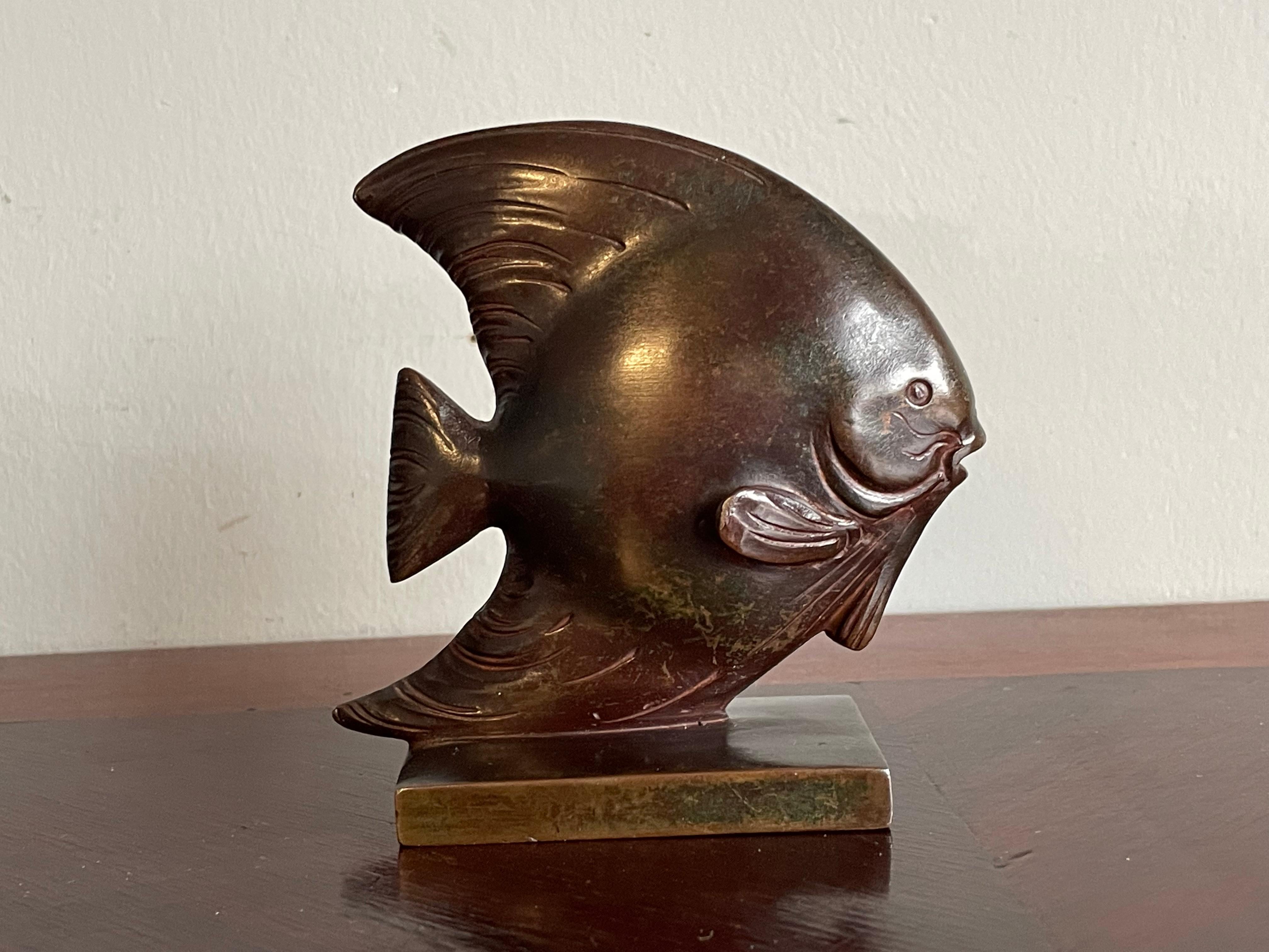 Rare & Top Workmanship Midcentury Bronze Discus Fish Sculpture w Stunning Patina en vente 6
