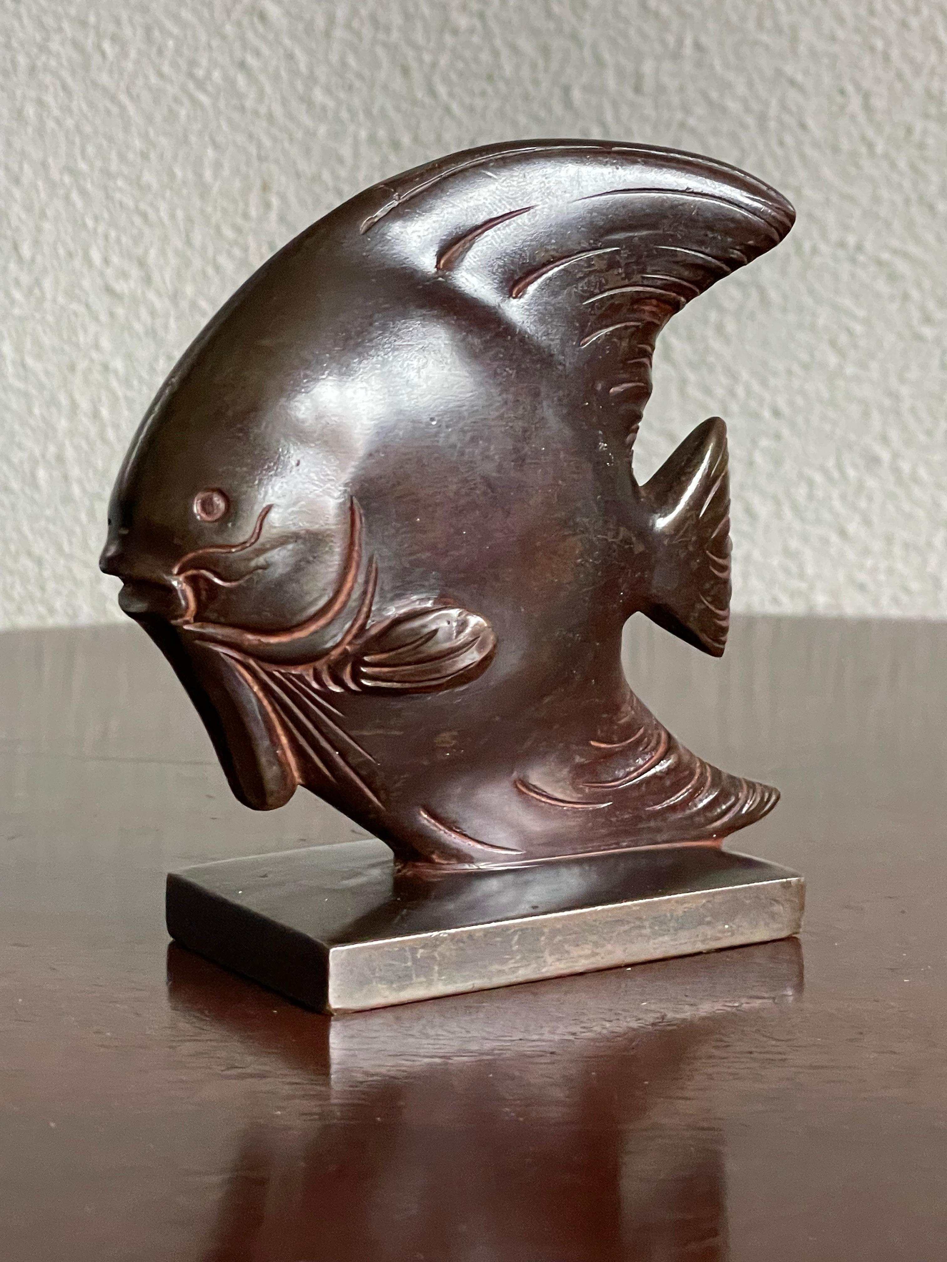 Aesthetically marvelous, small bronze discus fish sculpture.

This stunning, work-of-art, bronze 'symphysodon' (or discus fish) sculpture is another one of our recent great finds. If you have an eye for top quality hand-crafted sculptures of