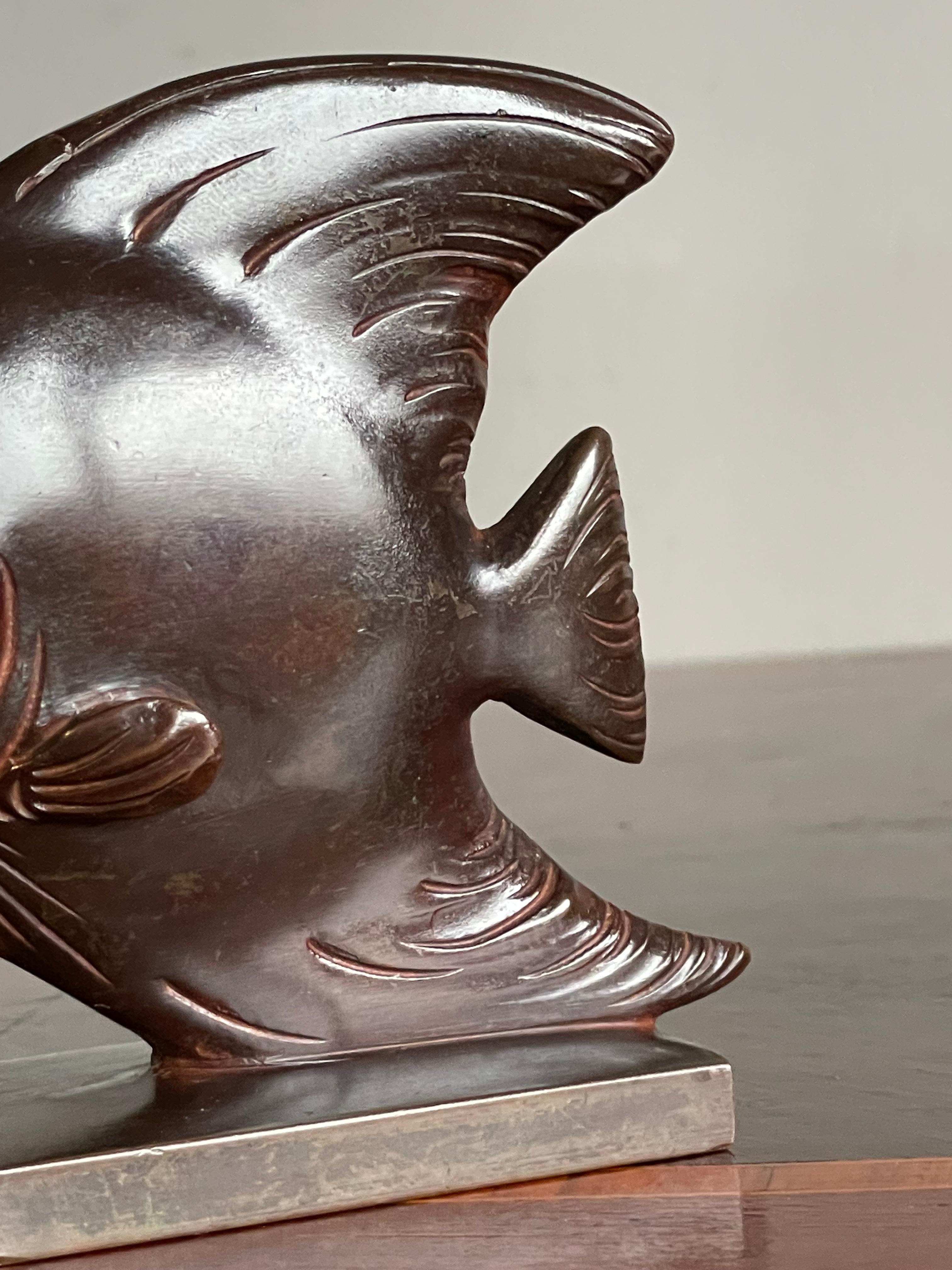 20ième siècle Rare & Top Workmanship Midcentury Bronze Discus Fish Sculpture w Stunning Patina en vente