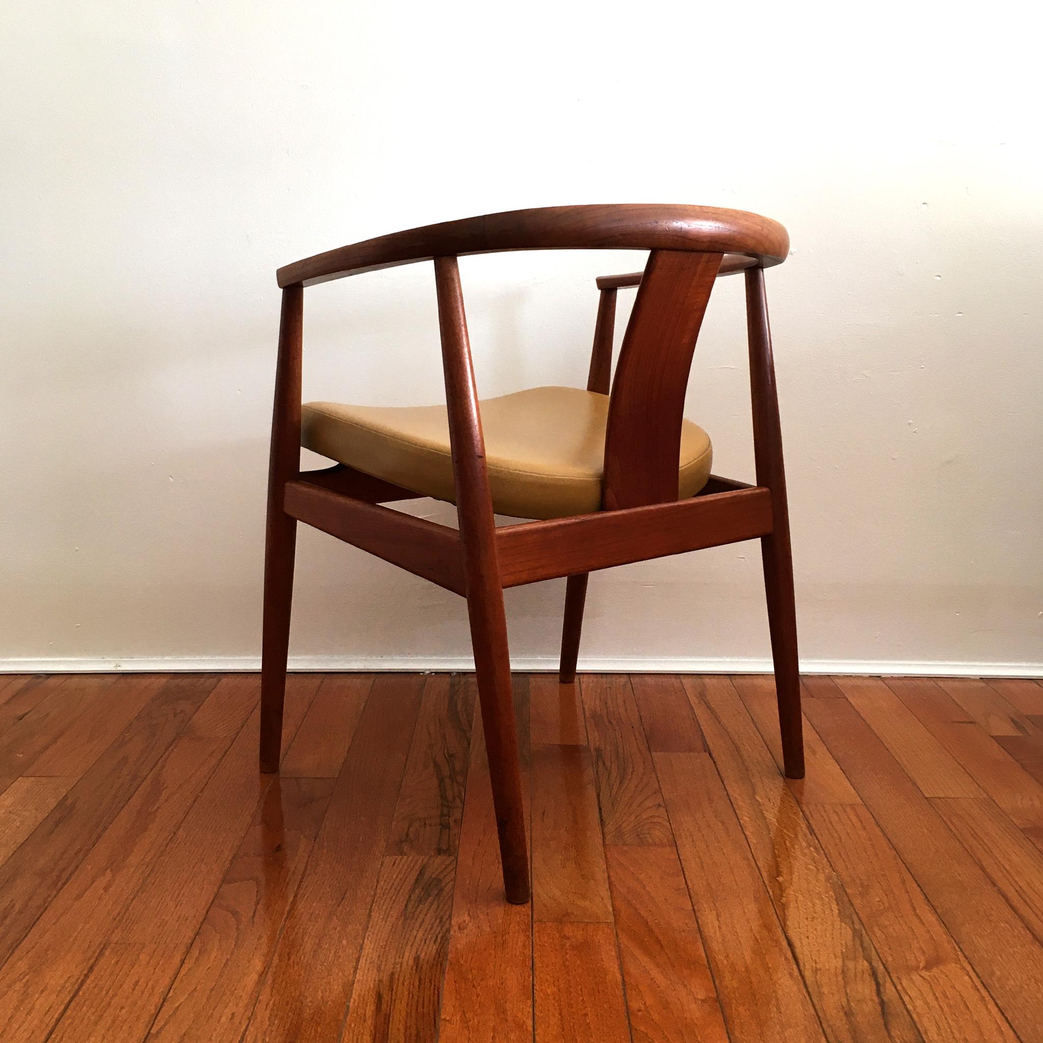 Rare Tove & Edvard Kindt-Larsen Danish Teak Chair with Yellow Ochre Leather Seat In Good Condition In New York, NY