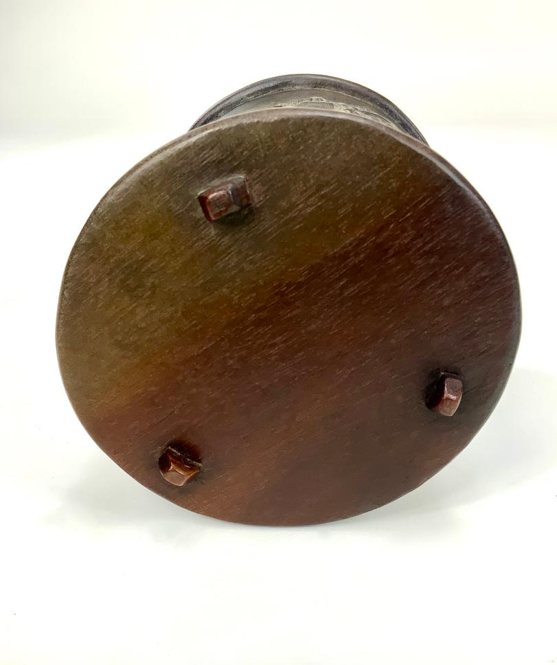 Rare Traditional Chinese Bamboo Hand-carved Brush Pot In Good Condition For Sale In Hampstead, QC