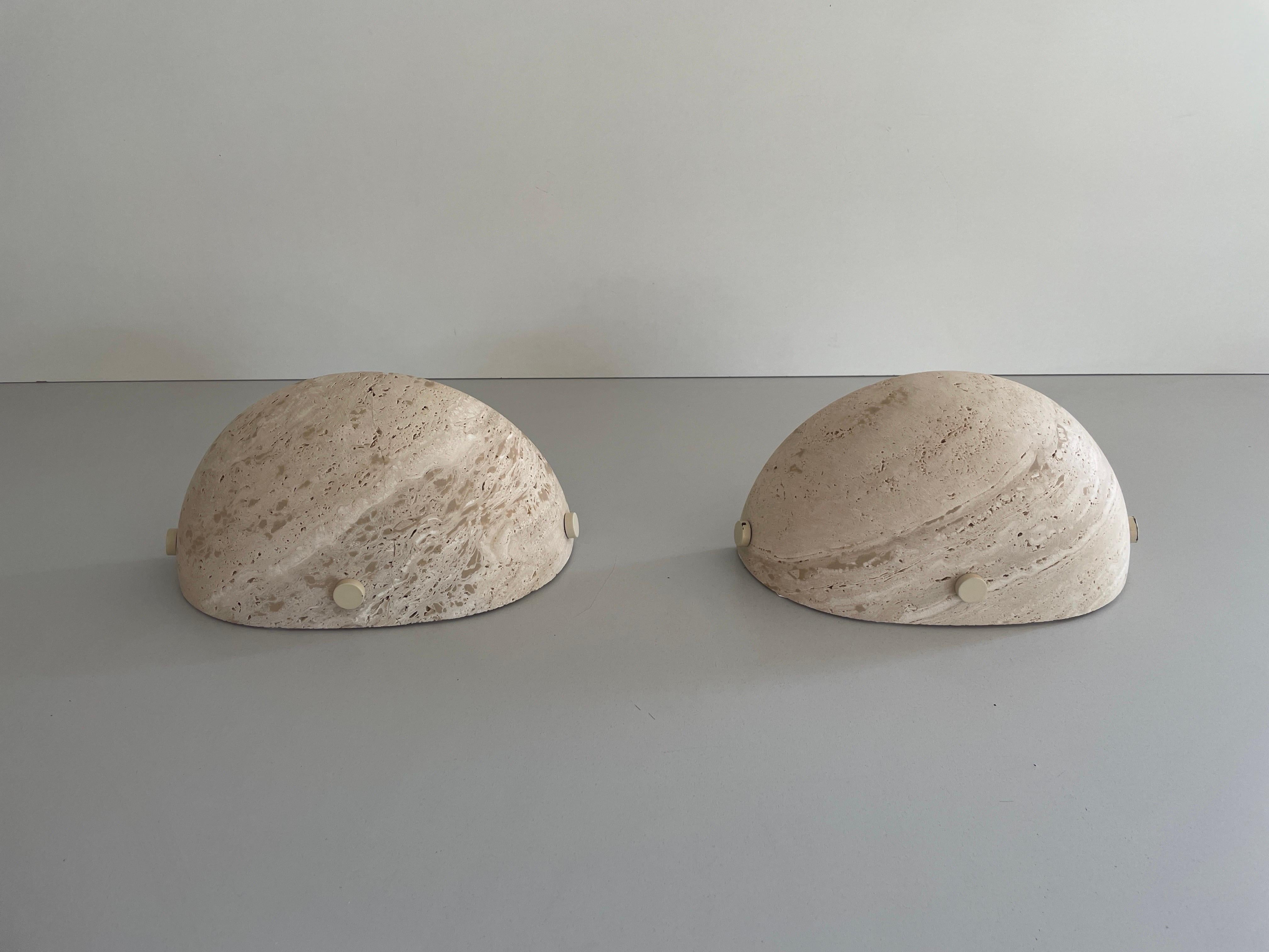 Raro par de candelabros de travertino, años 60, Francia mediados del siglo XX en venta