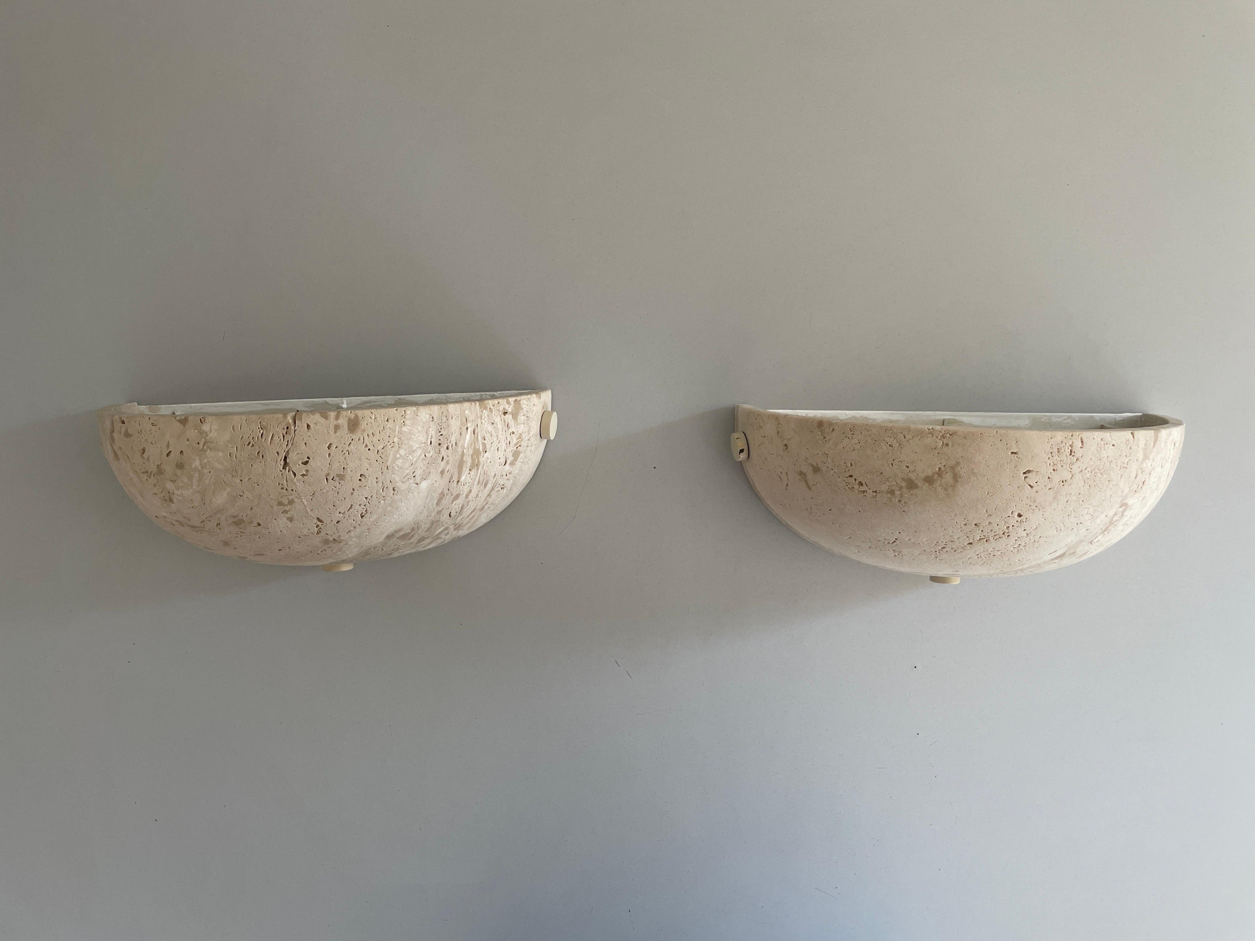 Raro par de candelabros de travertino, años 60, Francia en venta 2