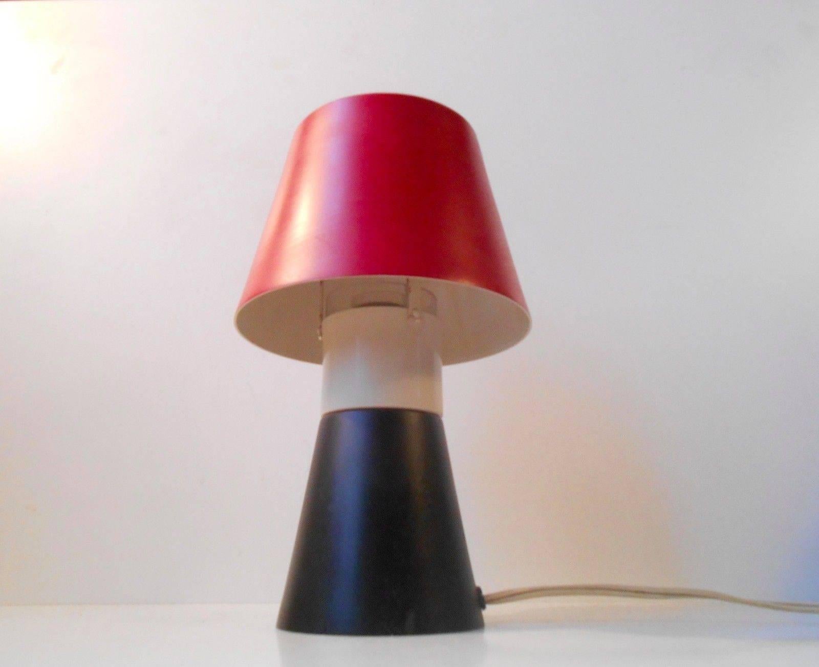 Seltene dreifarbige modernistische Tischlampe von Ernest Voss, Dänemark, 1950er Jahre (Moderne der Mitte des Jahrhunderts) im Angebot