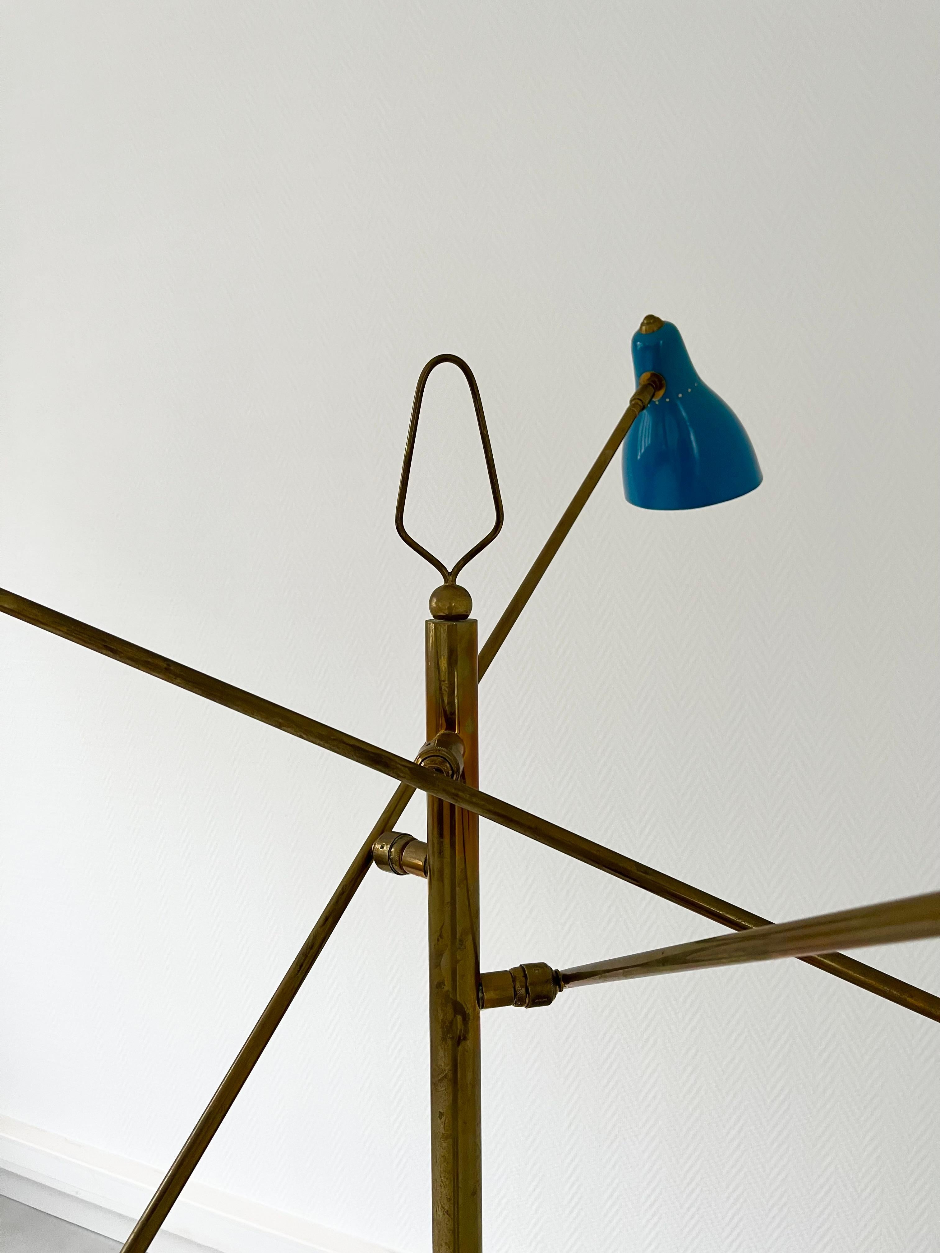 Rara lámpara de pie Triennale Dorado en venta