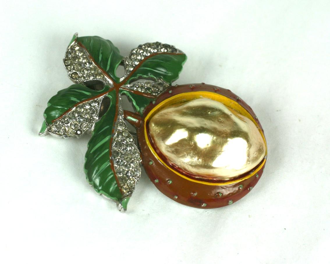 Rétro Trifari Broche rare en forme de cloche en châtaignier avec perles en vente