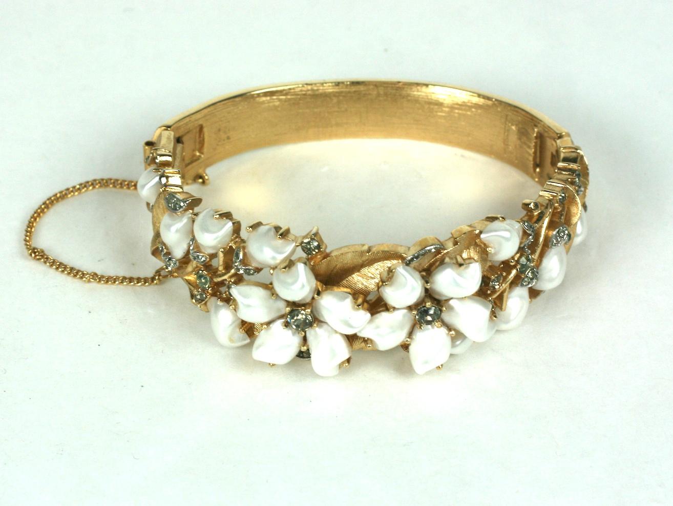 Rare Trifari Tooth Pearl Bangle In Excellent Condition In New York, NY