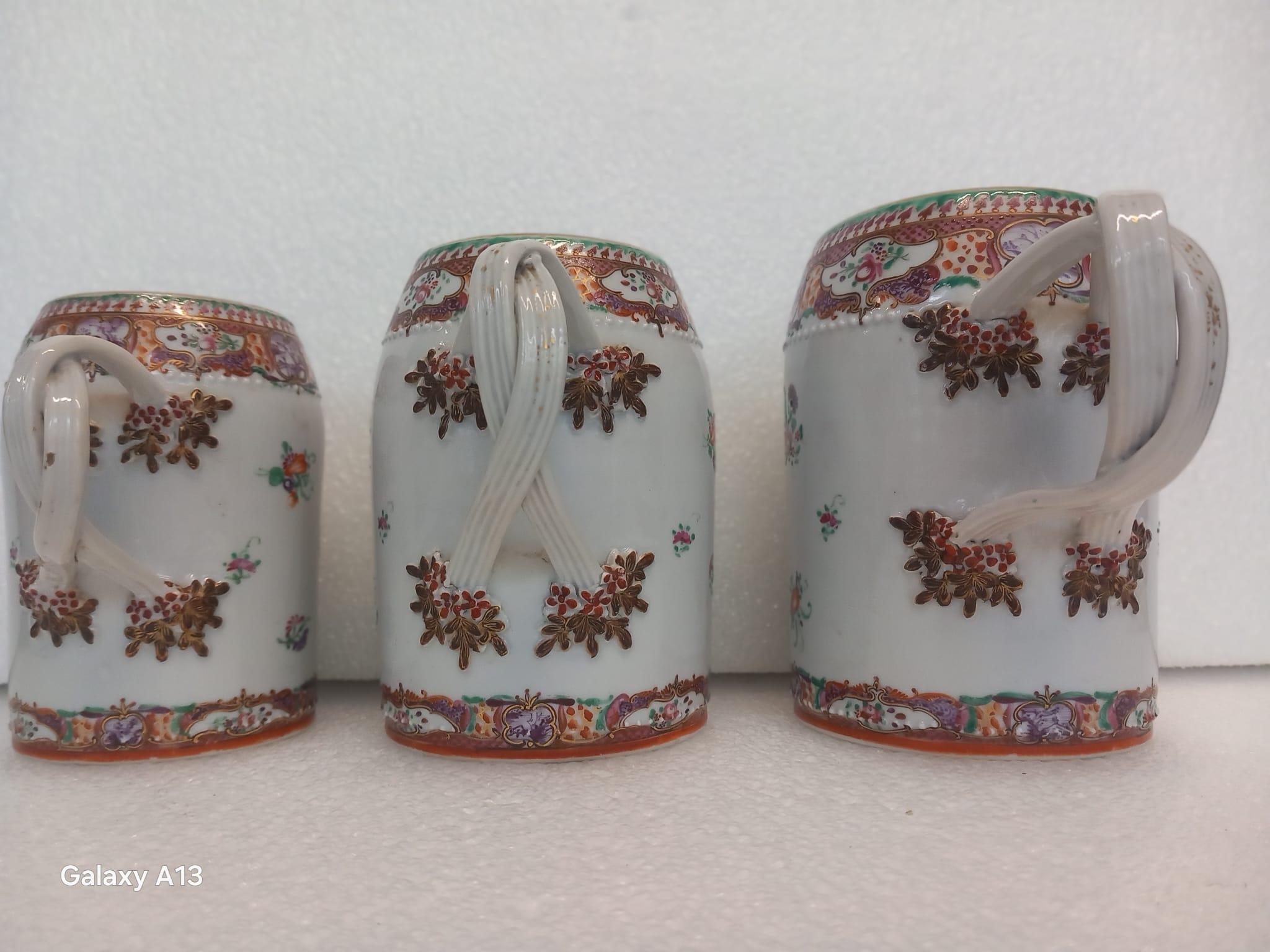Raro trío de tazas chinas de exportación Famille Rose, circa 1750 Chino en venta