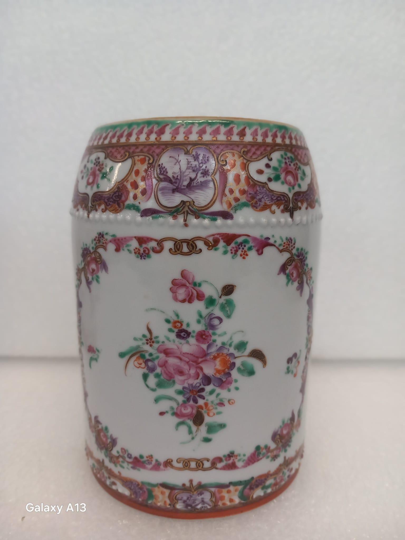 Raro trío de tazas chinas de exportación Famille Rose, circa 1750 Pintado a mano en venta