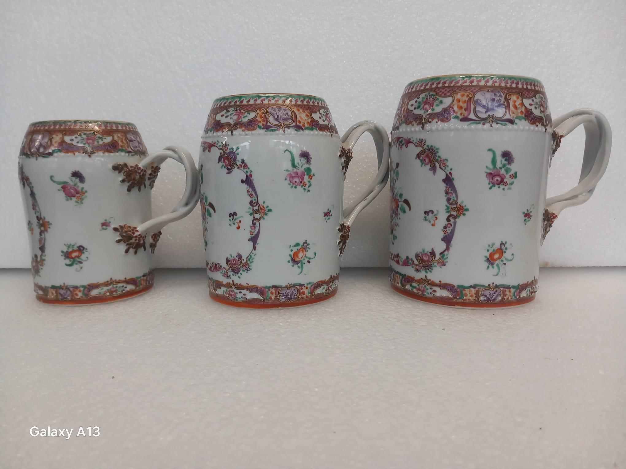 Raro trío de tazas chinas de exportación Famille Rose, circa 1750 siglo XVIII en venta