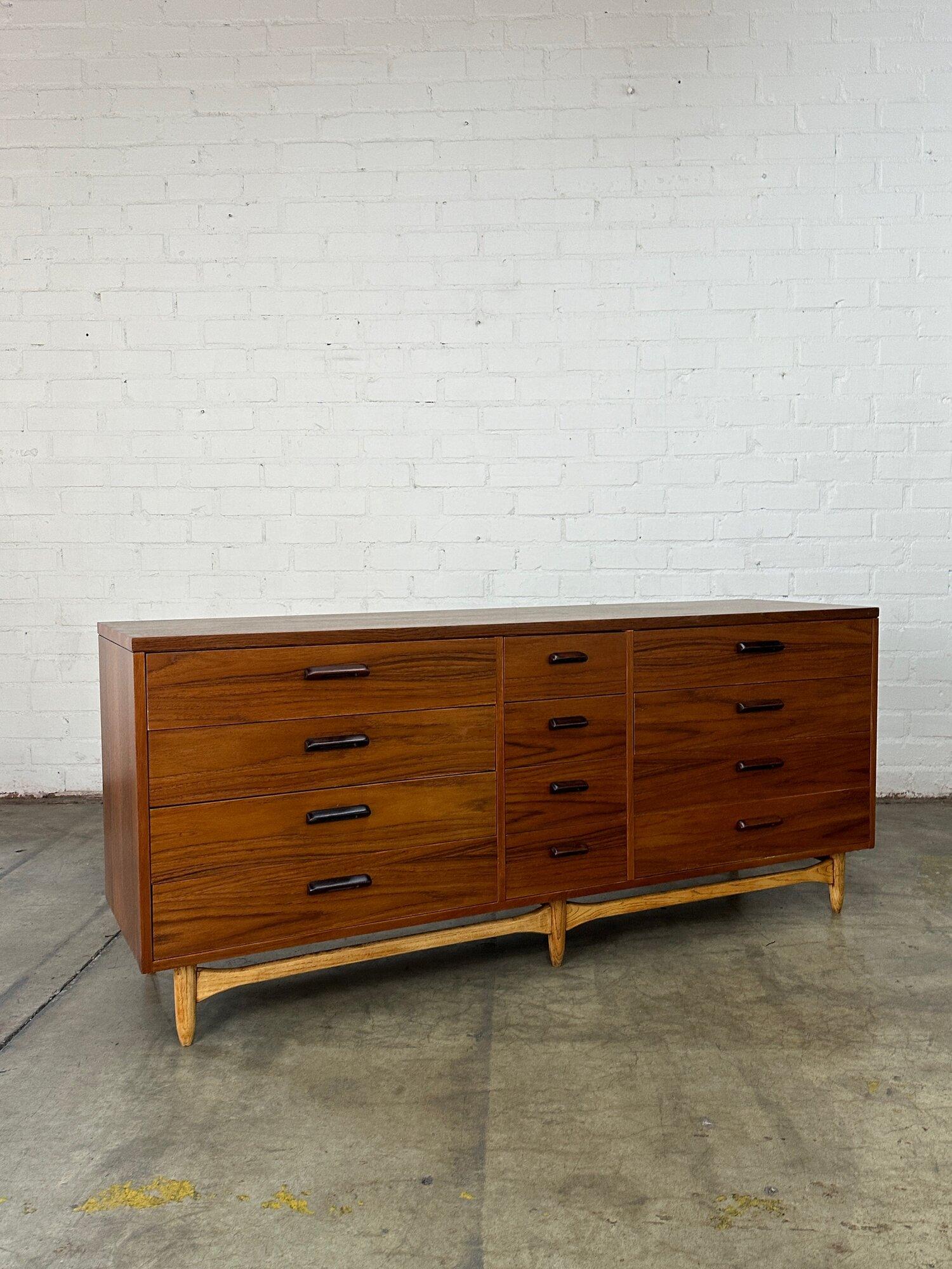 Mid-20th Century Rare triple dresser by Lane For Sale