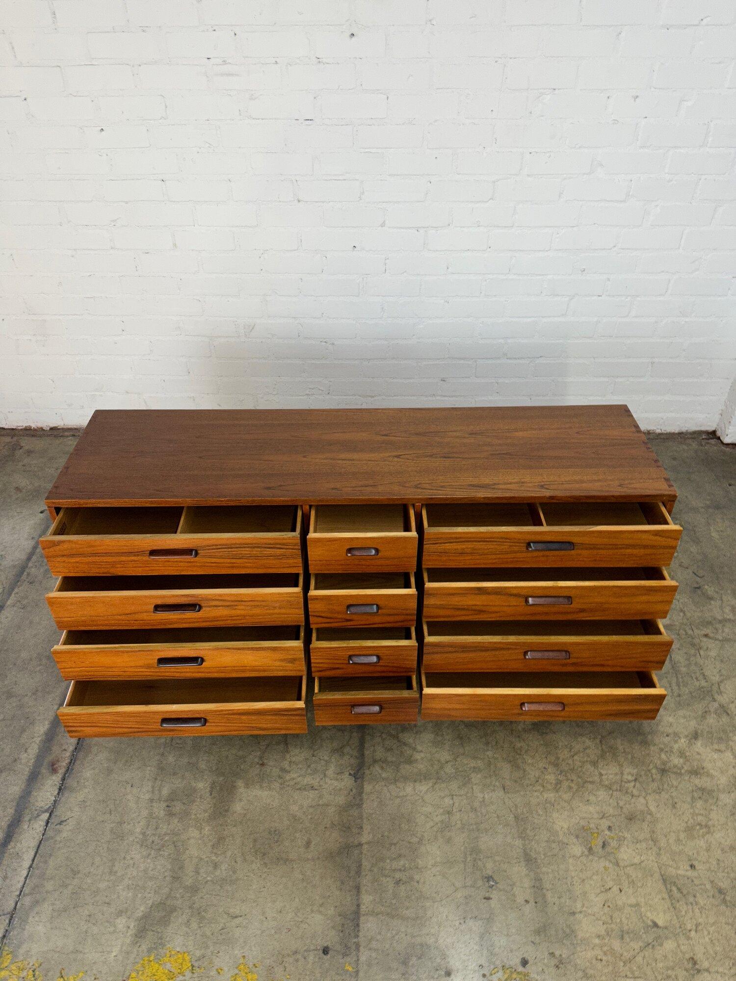 Oak Rare triple dresser by Lane For Sale