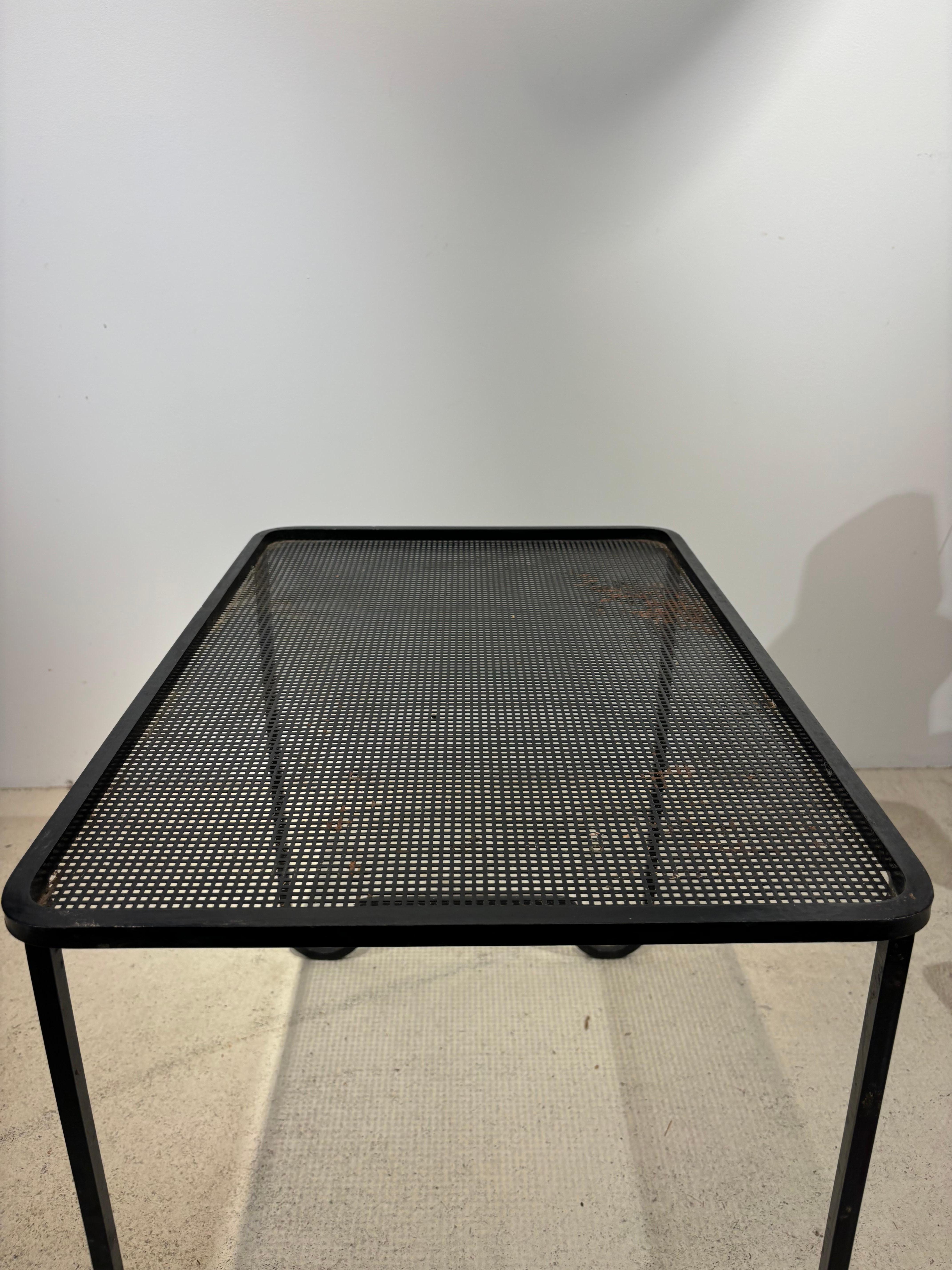 Rare table d'appoint tropique de Mathieu Matégot en vente 7