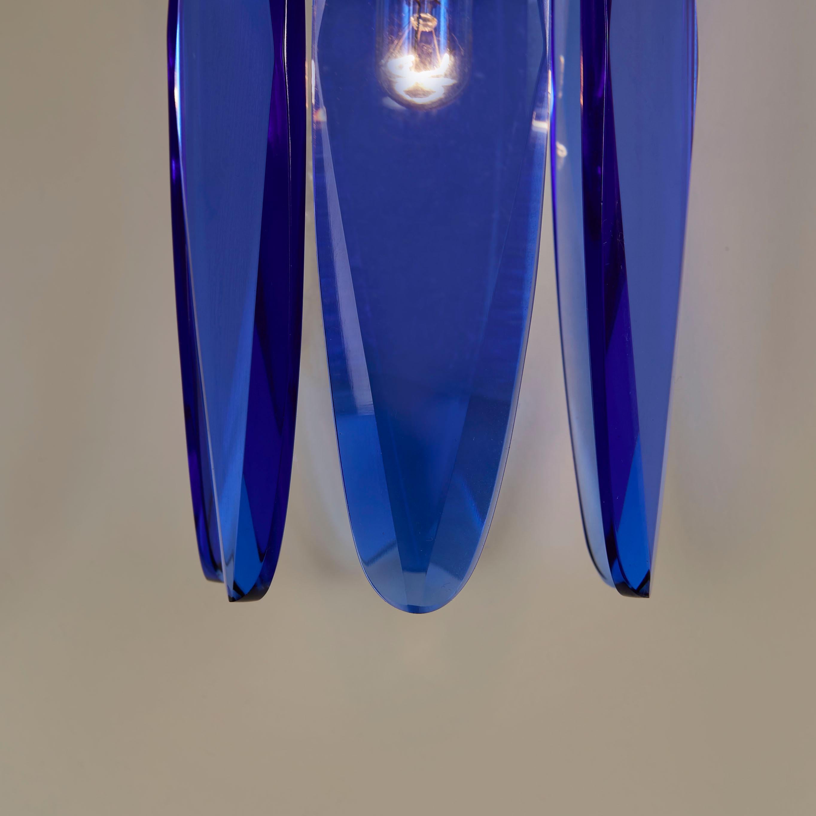Raros apliques tulipa de Murano de Veca Milano en azul cobalto y cromo, Italia, años 70 en Bueno estado para la venta en London, GB
