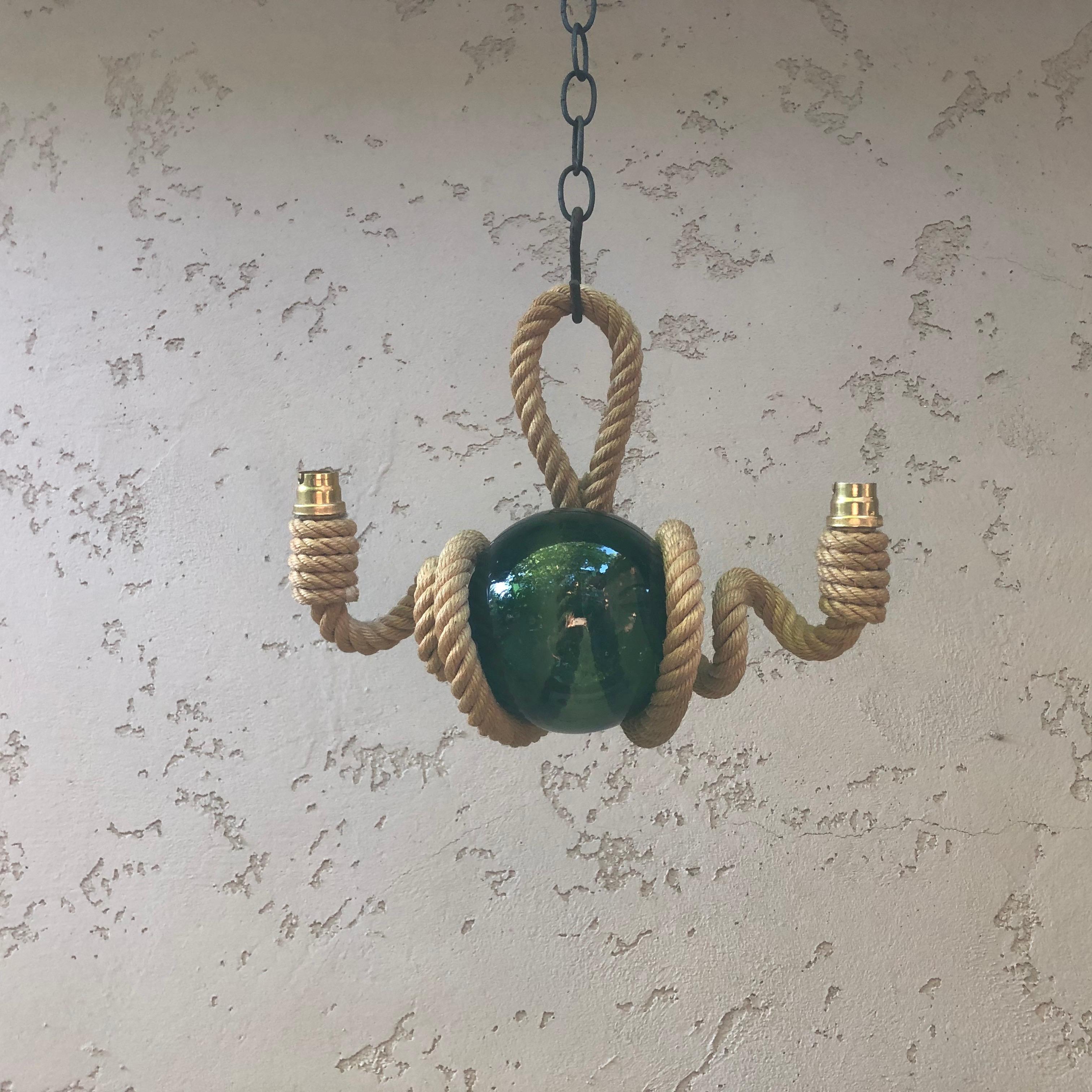 Rare twisted rope sconce Audoux Minet, circa 1960.
With a green glass sphere.
Nautical style.