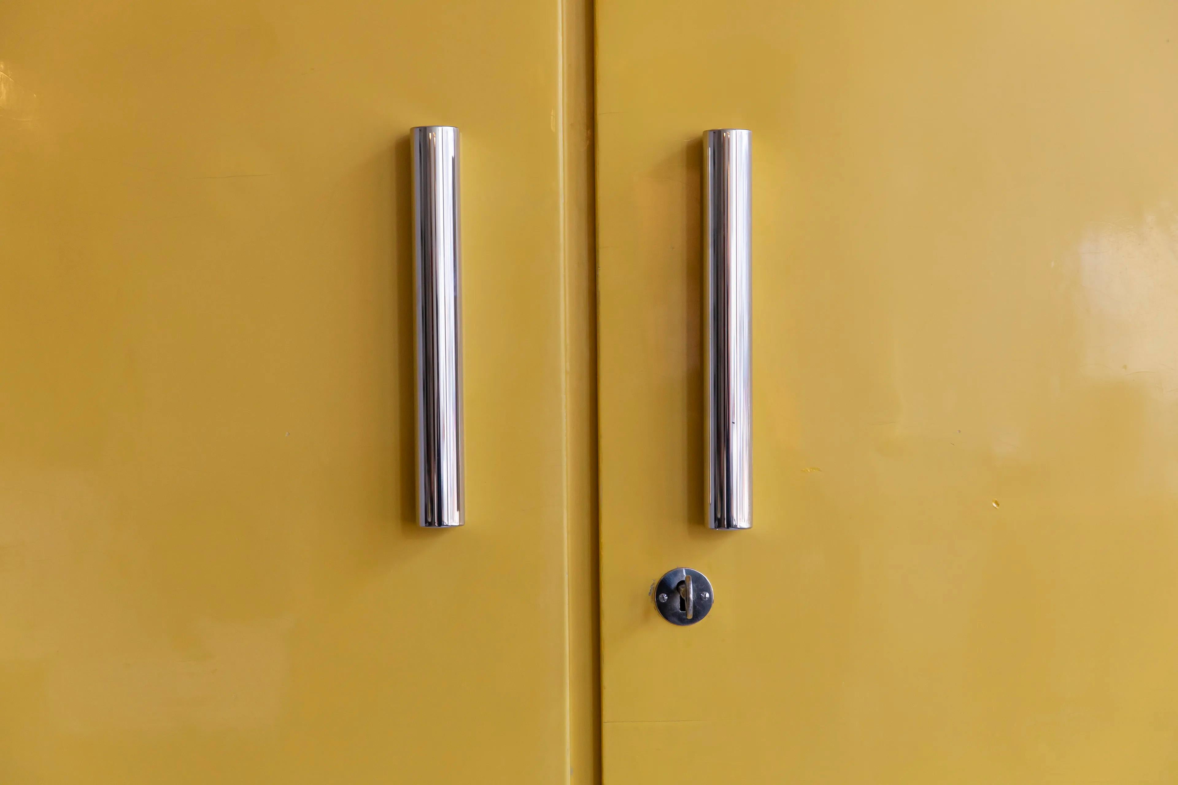 Rare Two-Tone Bauhaus Wardrobe by John Hagemann for Hynek Gottwald, ca. 1930 im Angebot 3