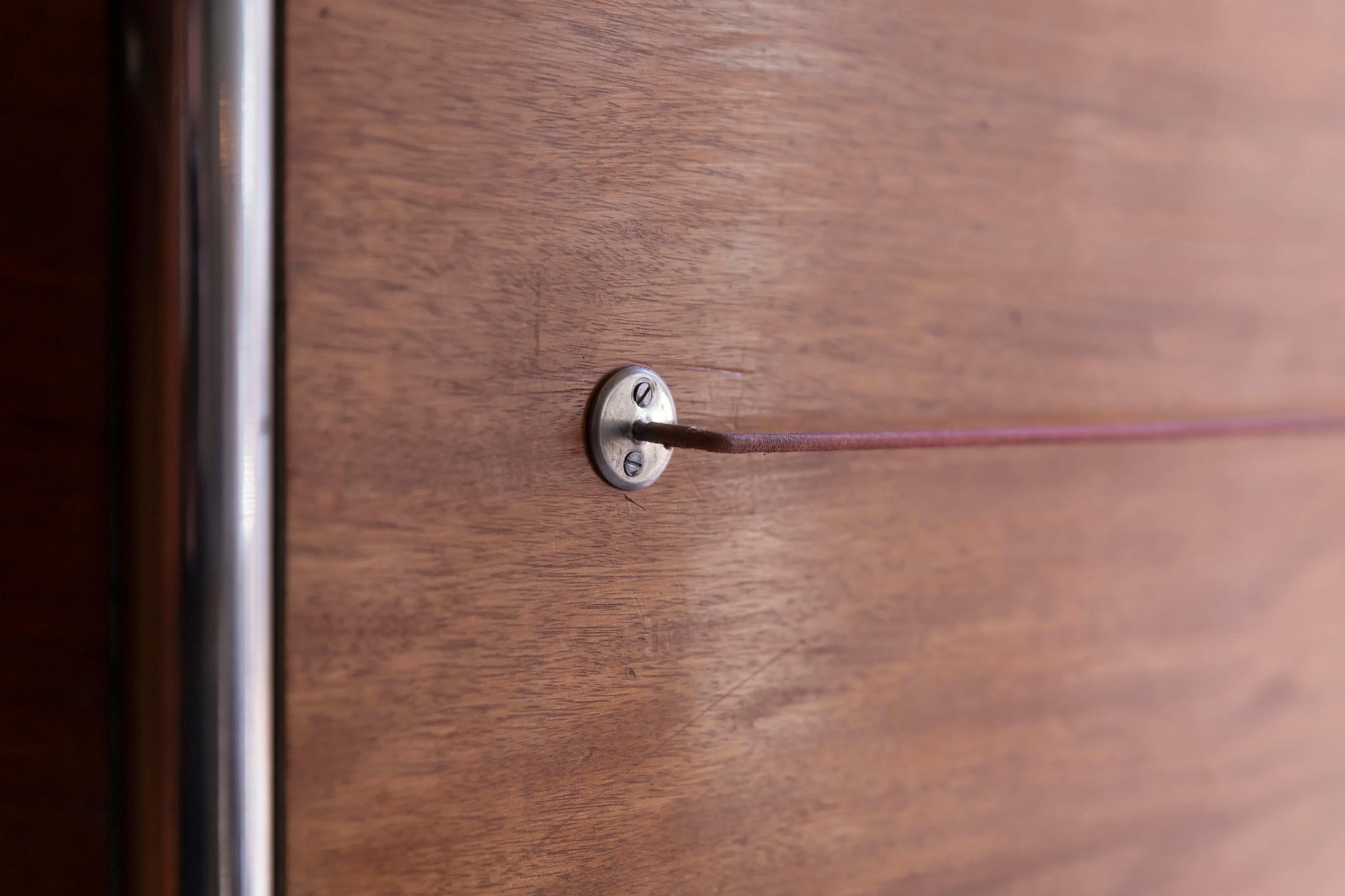 Rare Two-Tone Bauhaus Wardrobe by John Hagemann for Hynek Gottwald, ca. 1930 (Tschechisch) im Angebot