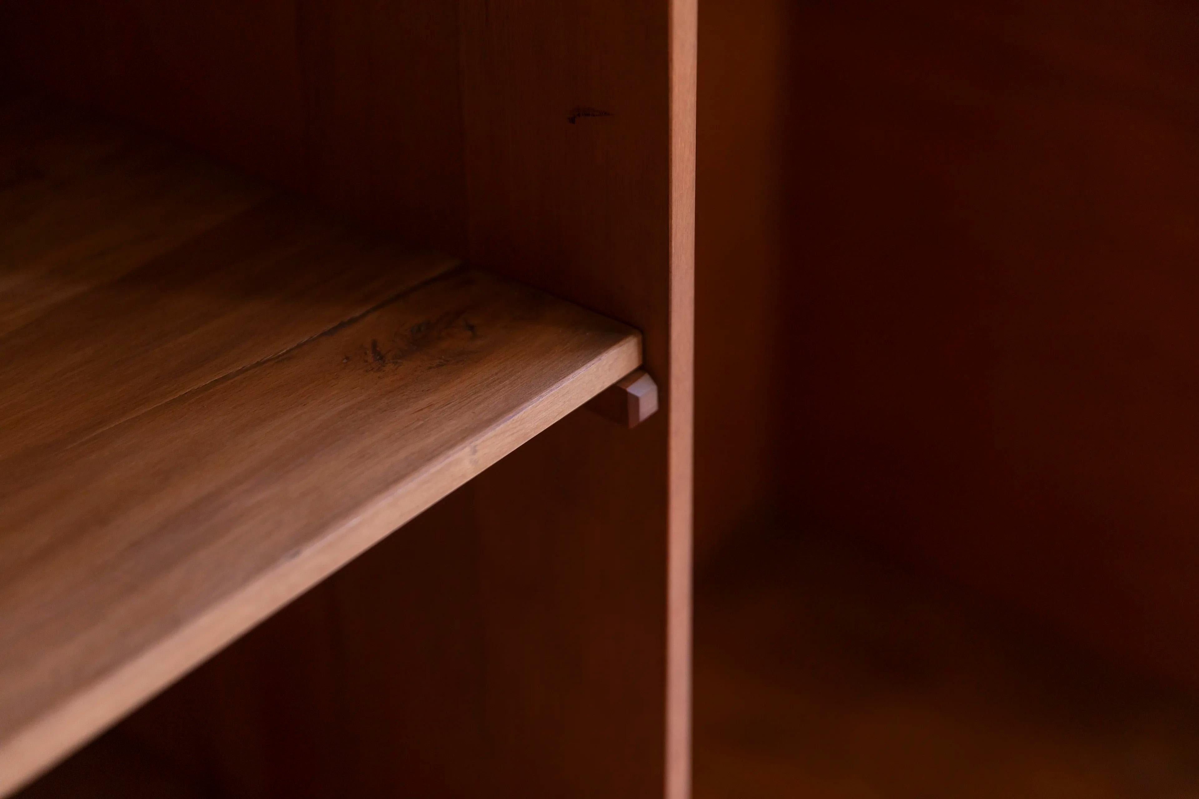 Rare Two-Tone Bauhaus Wardrobe by John Hagemann for Hynek Gottwald, ca. 1930 (Verzinkt) im Angebot