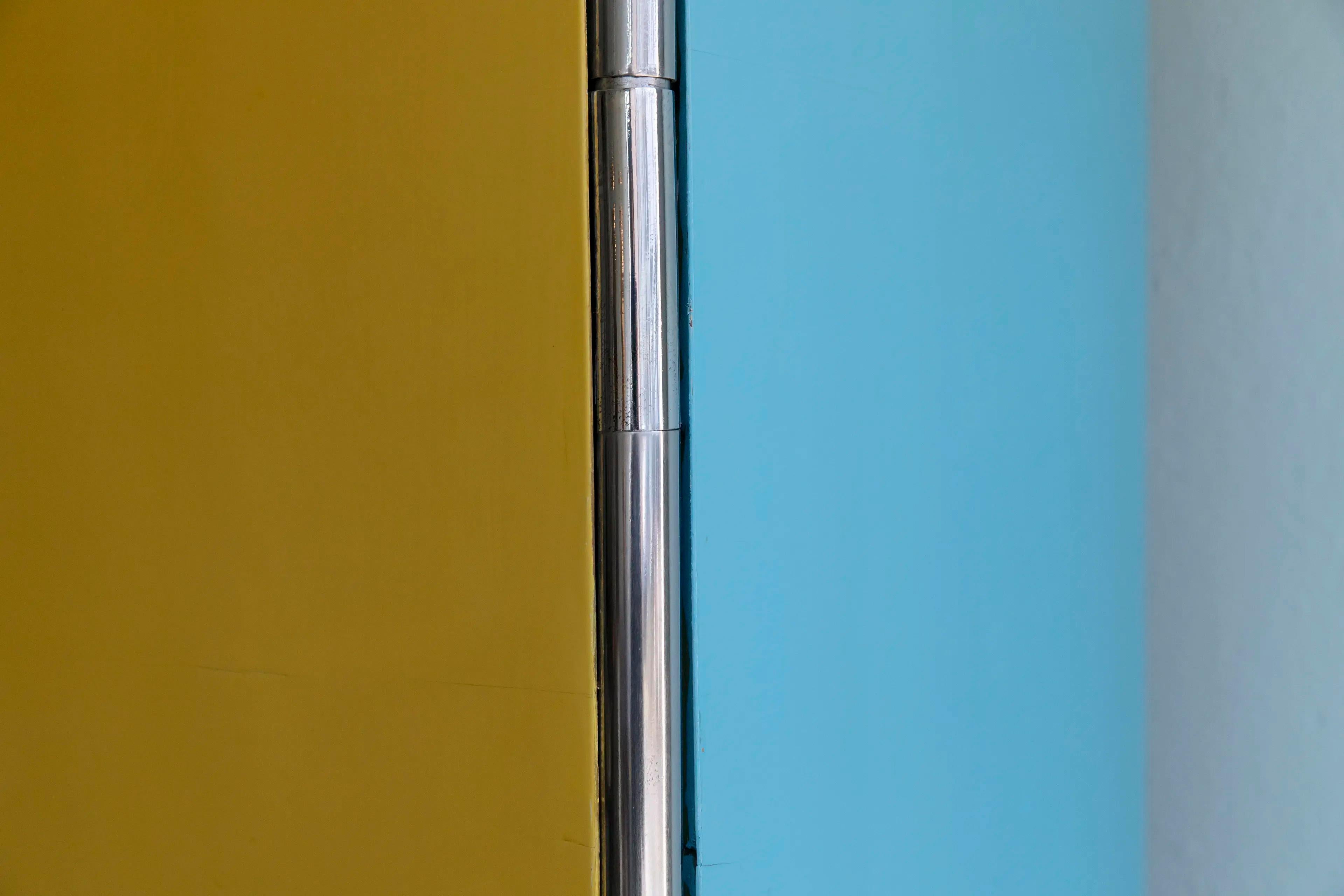 Rare Two-Tone Bauhaus Wardrobe by John Hagemann for Hynek Gottwald, ca. 1930 im Angebot 1