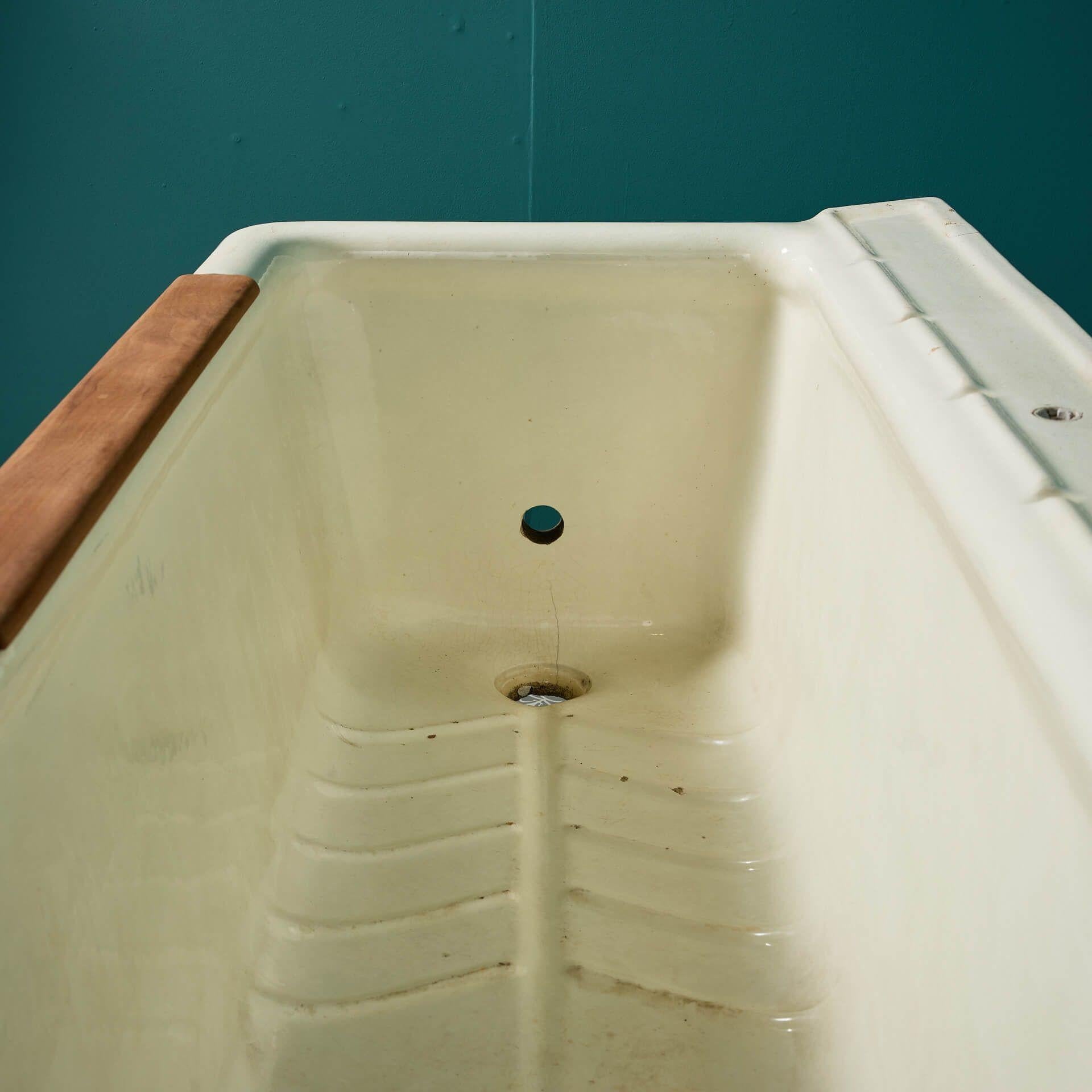 Céramique Rare Twyfords Antique Baignoire en grès émaillé en vente