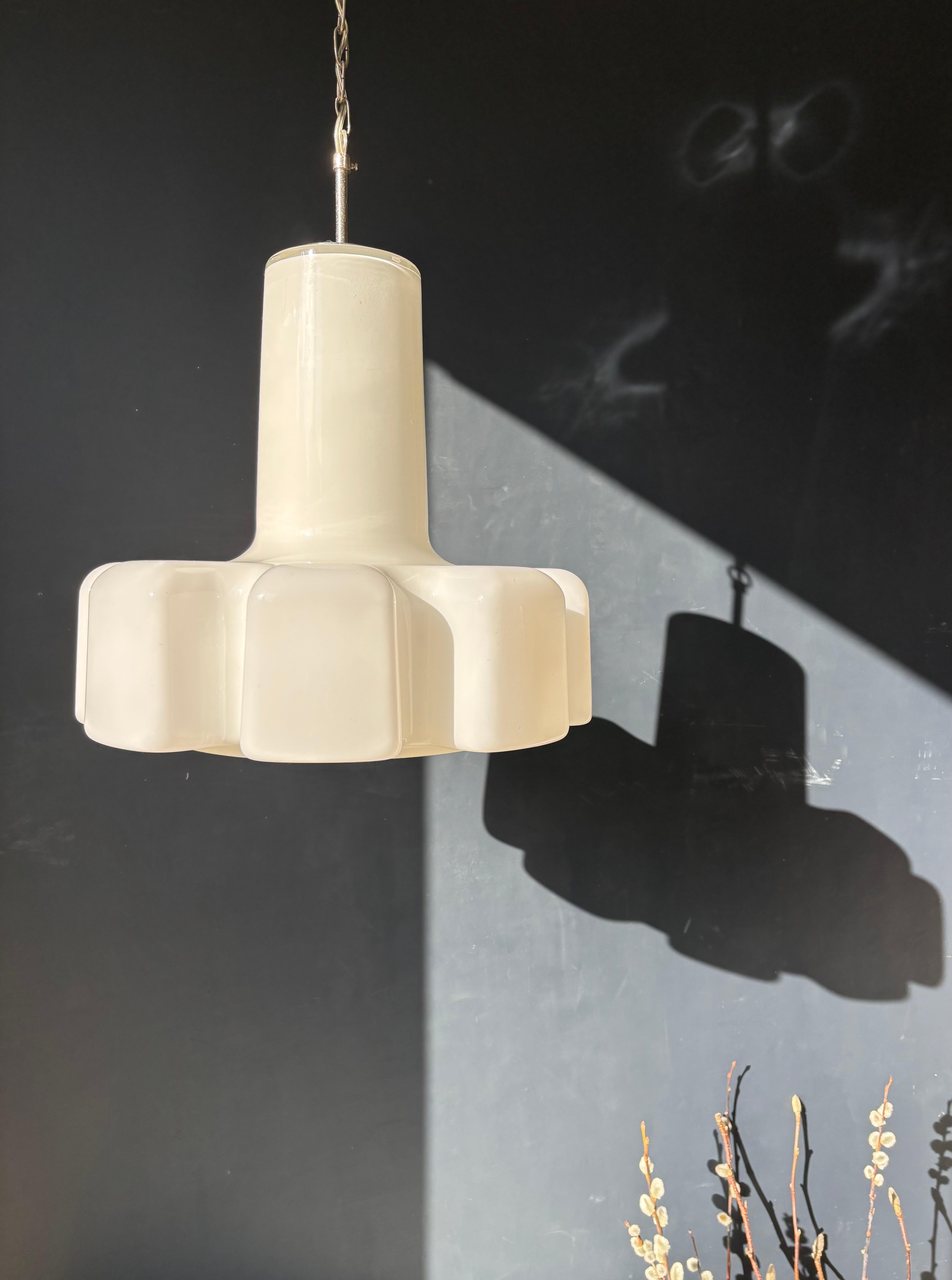Große, seltene, skulpturale Tynell-Kunstglas-Hängelampe, Schweden, 1960er Jahre (Metall) im Angebot