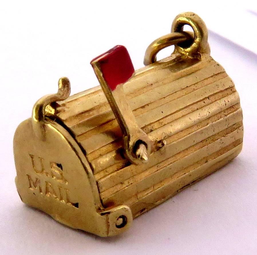 Rare U S Mailbox Opens and Movable Enamel Flag Gold Vintage Charm Pendant In Excellent Condition For Sale In Palm Beach, FL
