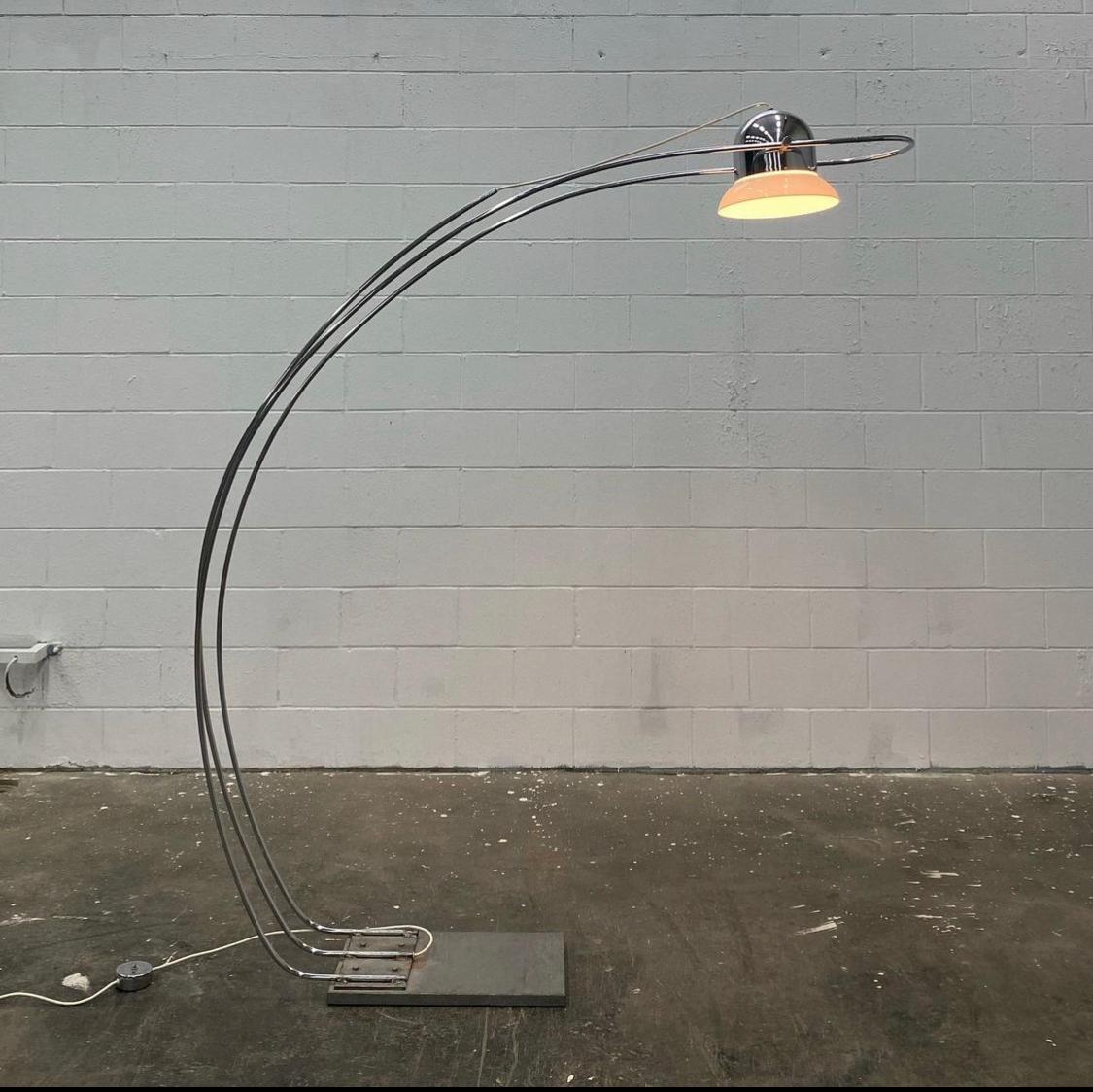 Rare UFO Arc Lamp by Reggiani In Good Condition For Sale In Paris, ON