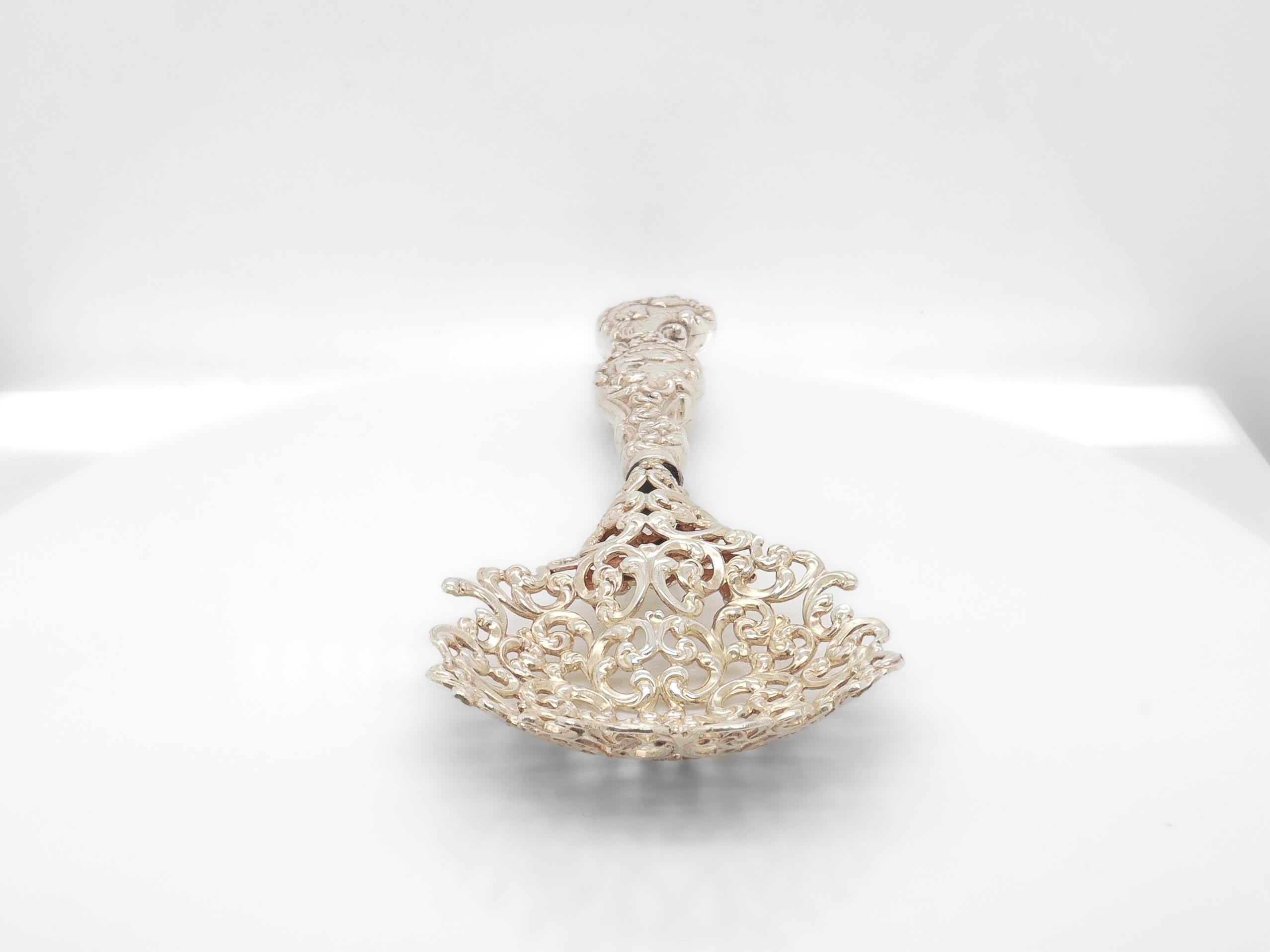 Raro Unger Bros. Cucchiaio reticolato in argento sterling con manico di Cupido e pesce in vendita 3
