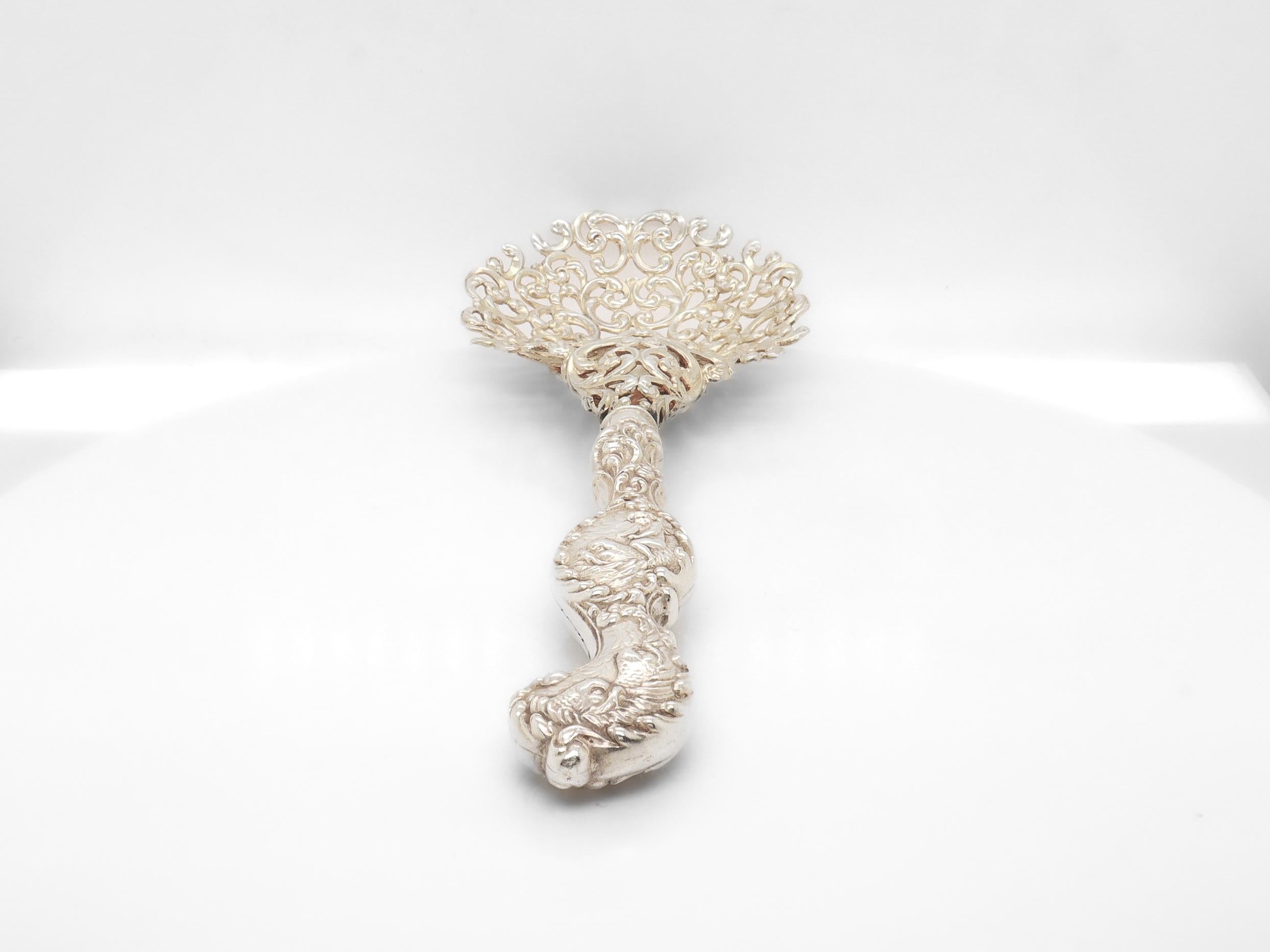 Raro Unger Bros. Cucchiaio reticolato in argento sterling con manico di Cupido e pesce in vendita 1