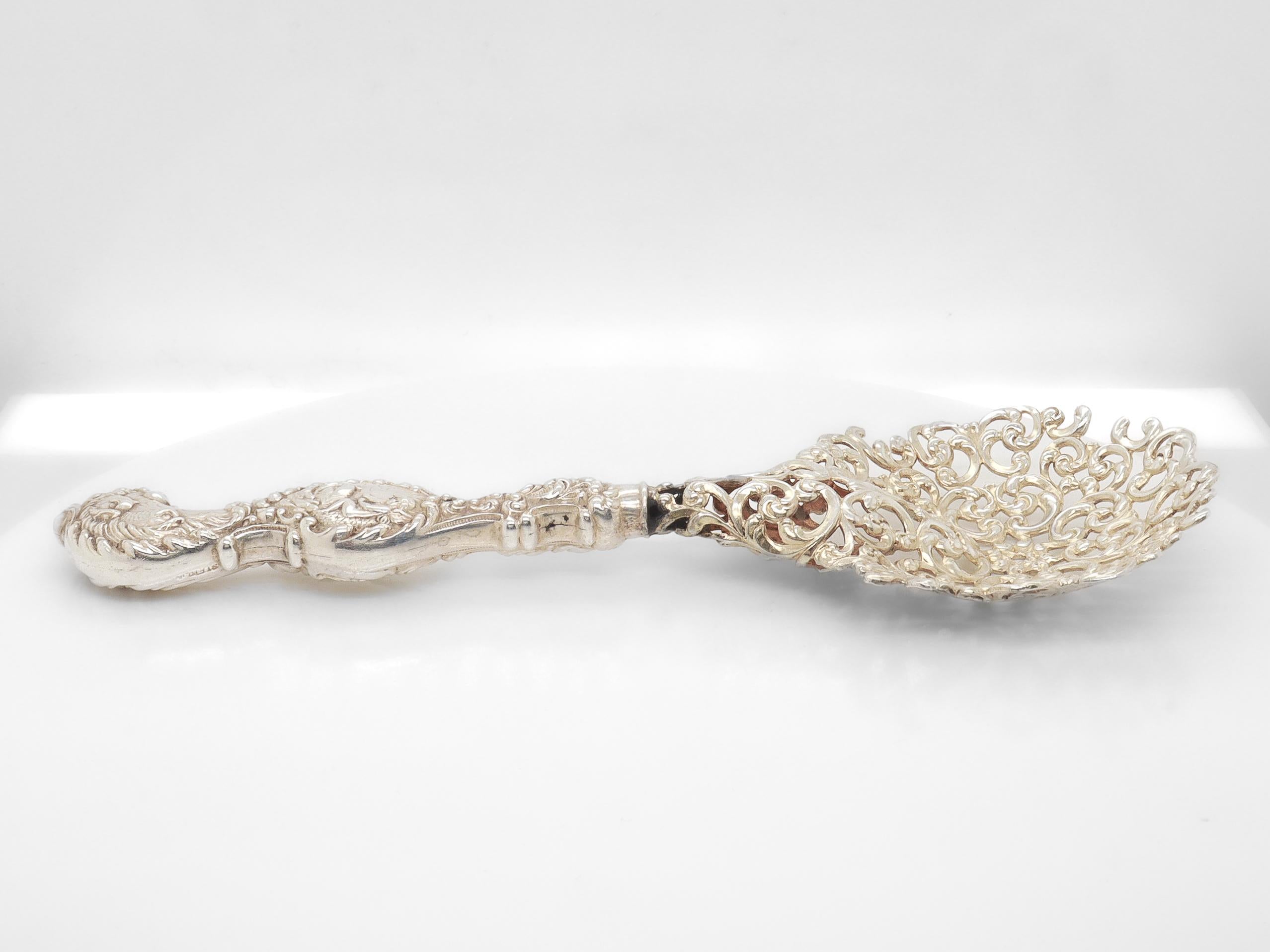 Raro Unger Bros. Cucchiaio reticolato in argento sterling con manico di Cupido e pesce in vendita 2