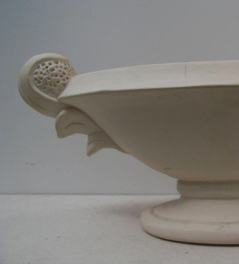 Britannique Rare vase Art Déco non émaillé de la compagnie de poterie Fulham, Angleterre. en vente