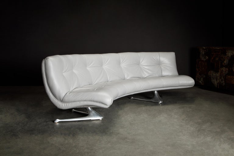 Rare 'Unicorn' Leather and Aluminum Curved Sofa by Vladimir Kagan, c. 1963 In Good Condition For Sale In Los Angeles, CA