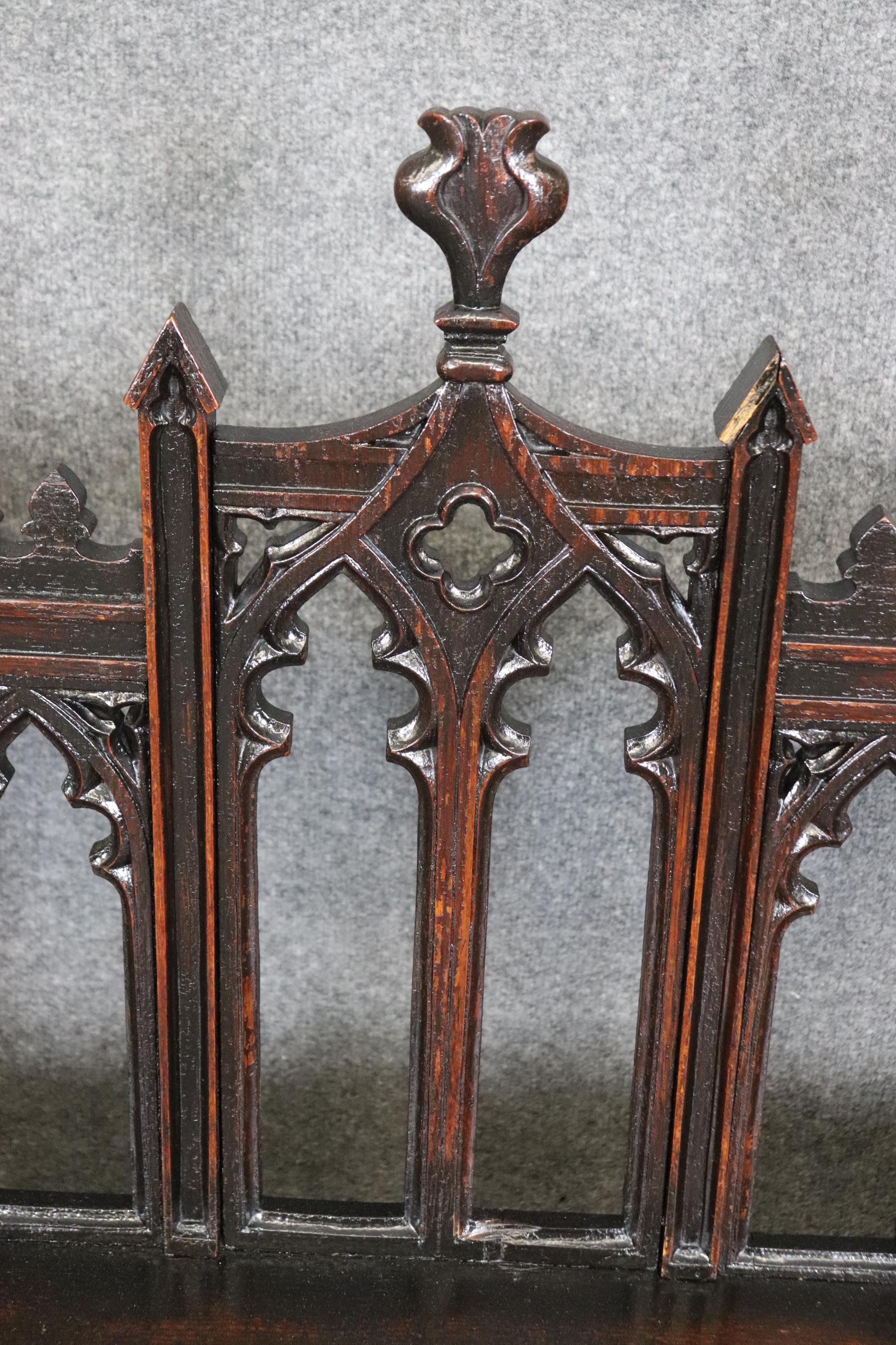 Fin du XIXe siècle Rare et unique banc de banquette victorien gothique en chêne anglais, vers 1890 en vente