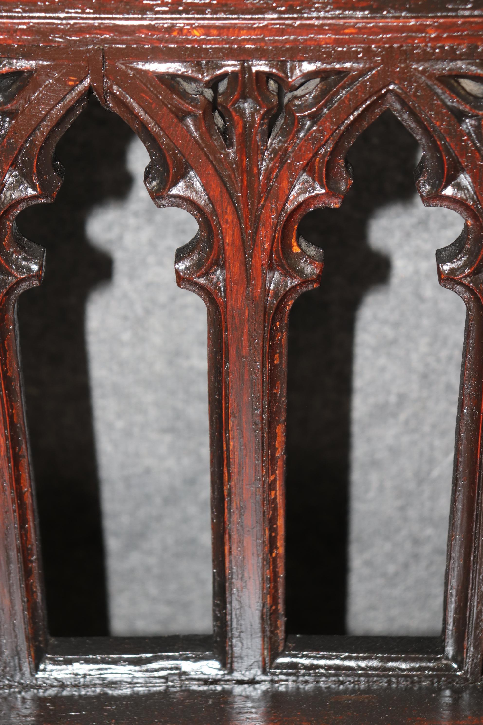Rare et unique banc de banquette victorien gothique en chêne anglais, vers 1890 en vente 1