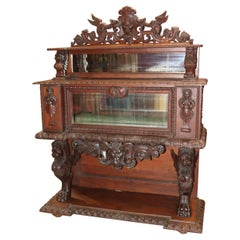 Raro esemplare unico in legno di noce attribuito a Luigi Frullini di una credenza con grifoni alati