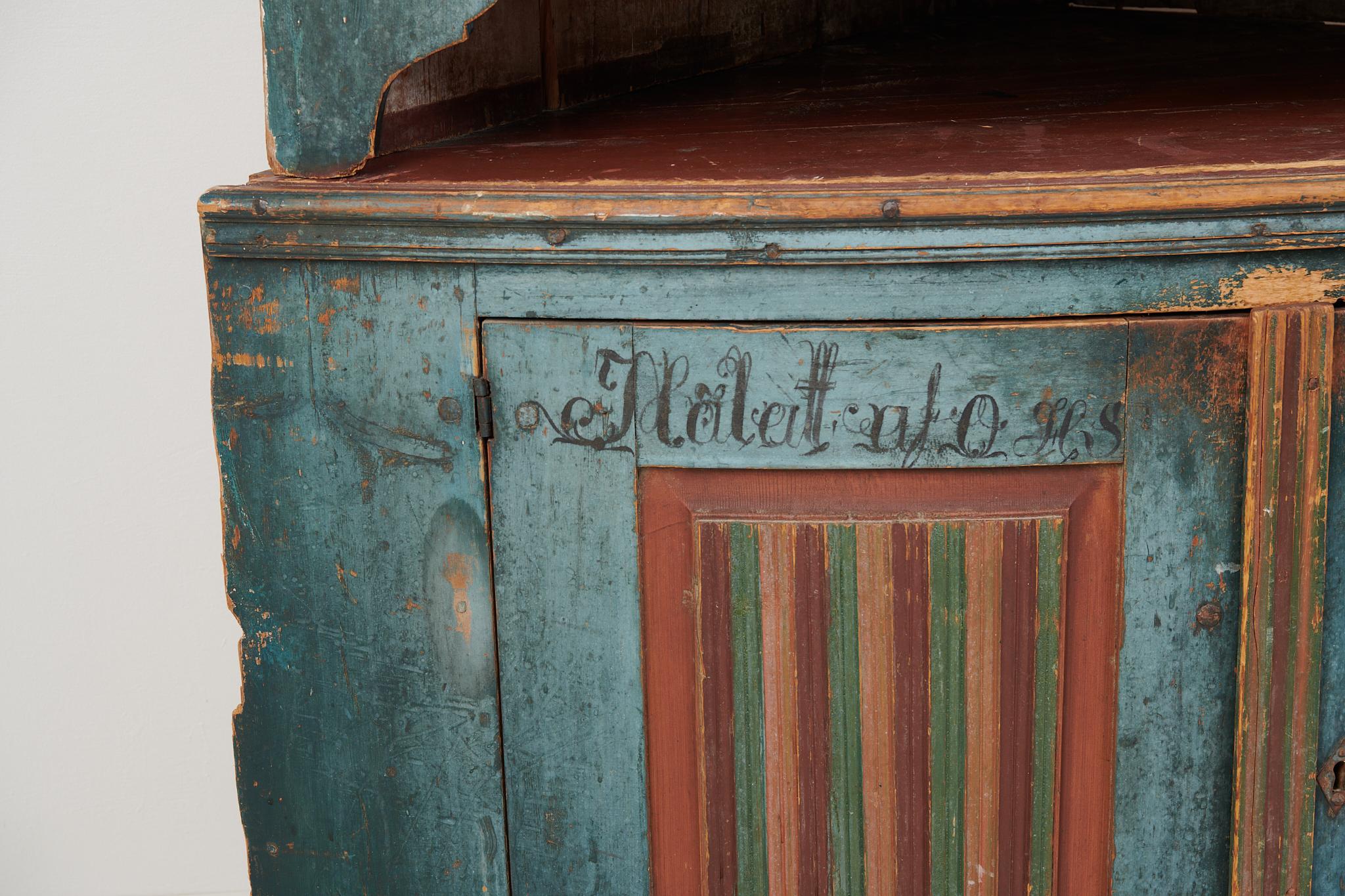 Rare Untouched Antique Swedish Gustavian Corner Cabinet  For Sale 4