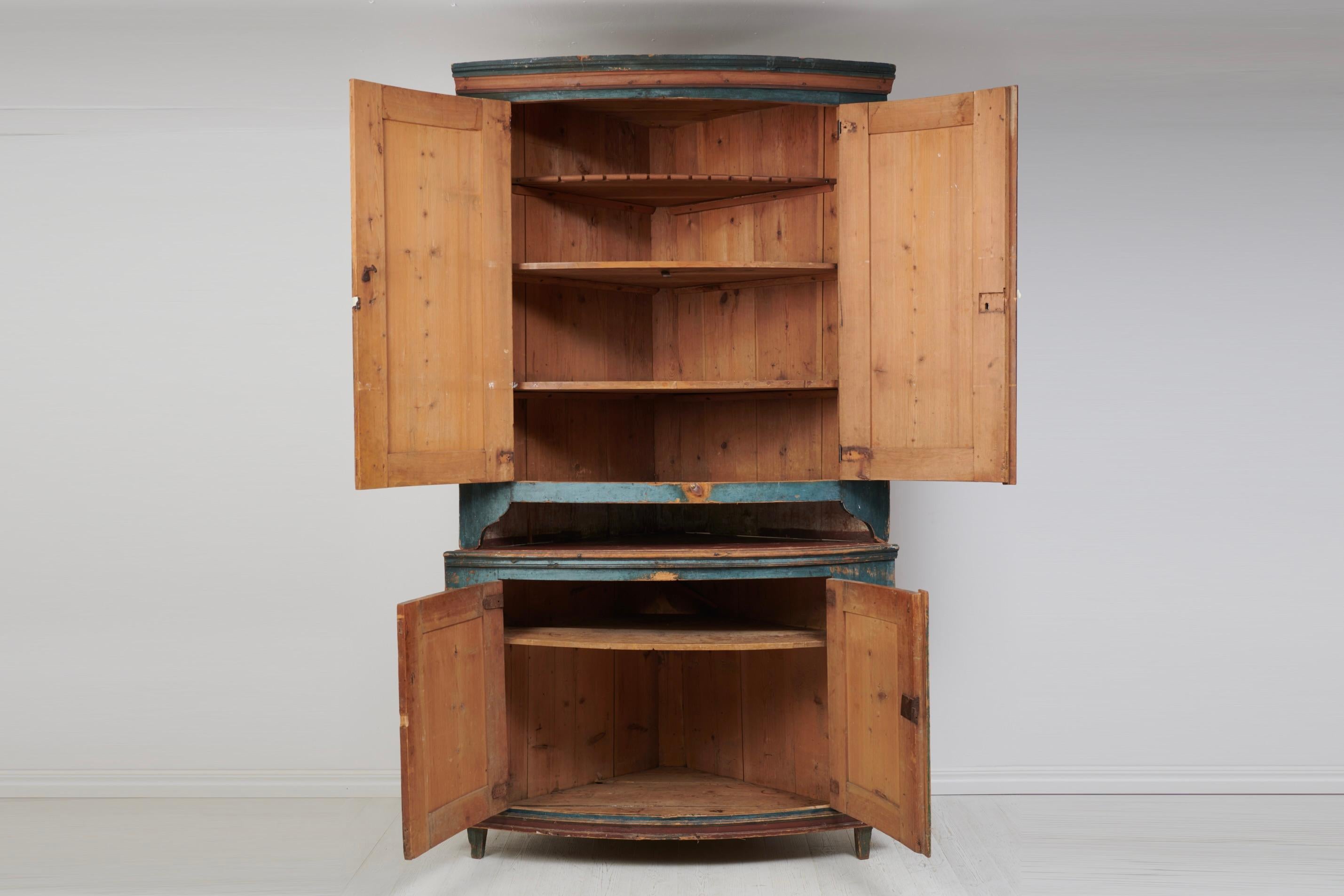 Rare Untouched Antique Swedish Gustavian Corner Cabinet  In Good Condition For Sale In Kramfors, SE