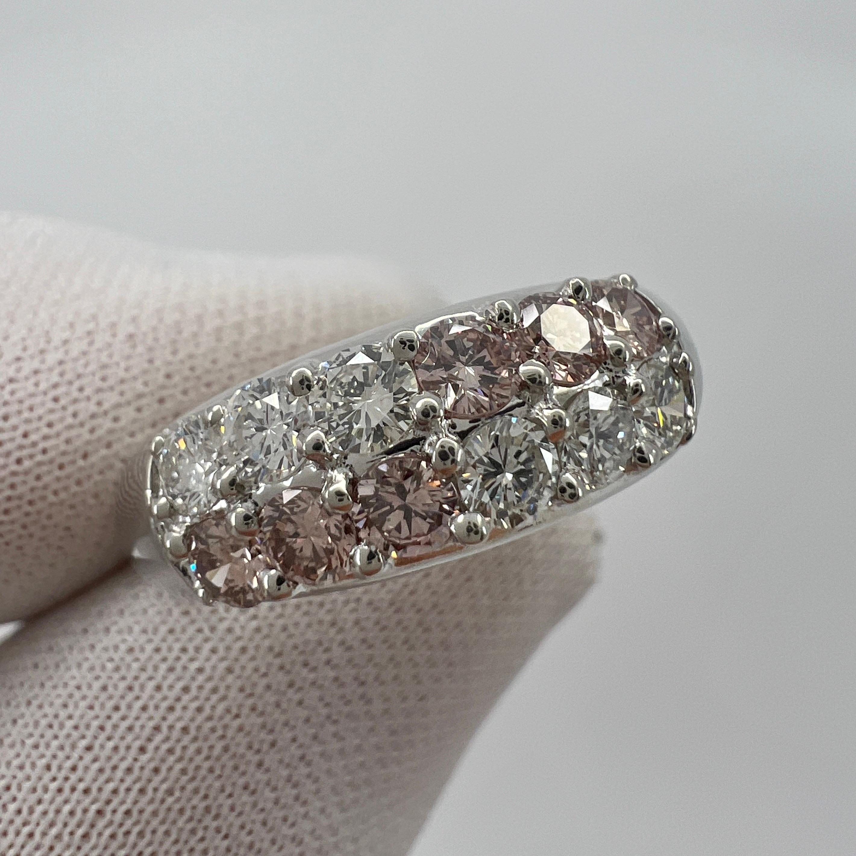 Seltener unbehandelter Eternity-Ring aus Platin mit rosa und weißem Fancy-Diamant im Rundschliff für Damen oder Herren im Angebot