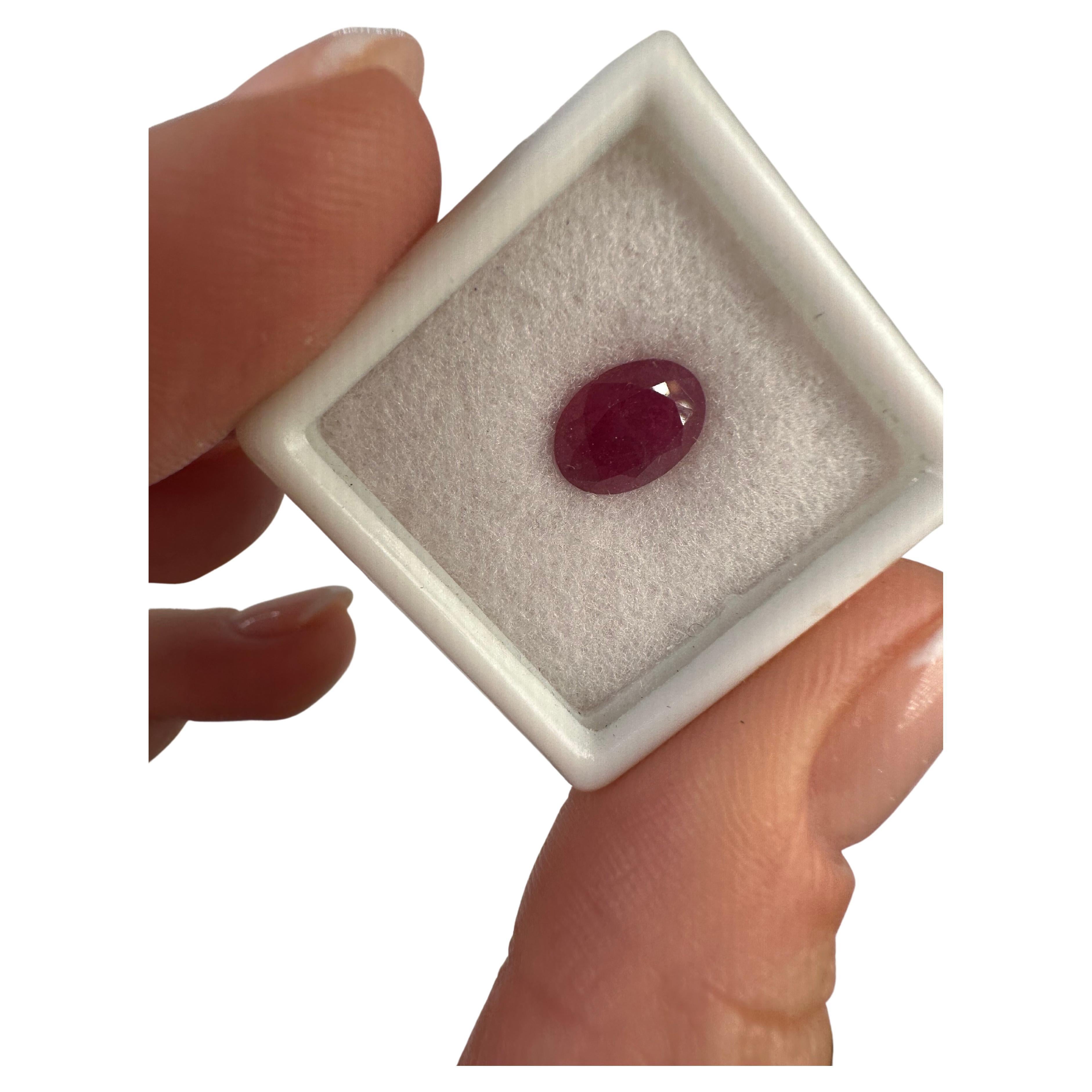 Rare rubis ovale non traité de 9 mm certifié en vente