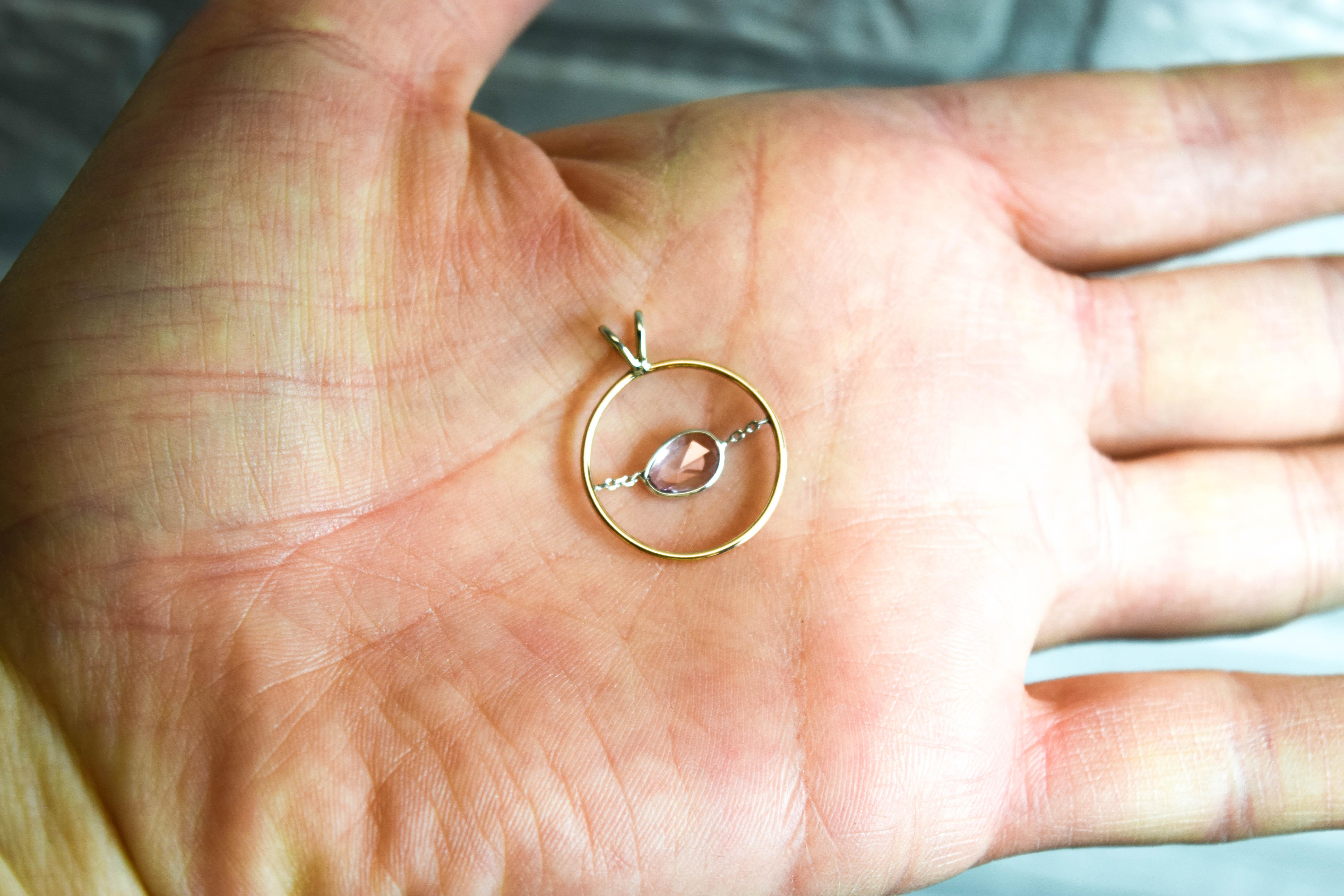 Taille ovale Rare saphir non traité pendentif rosecut en or 14KT en vente