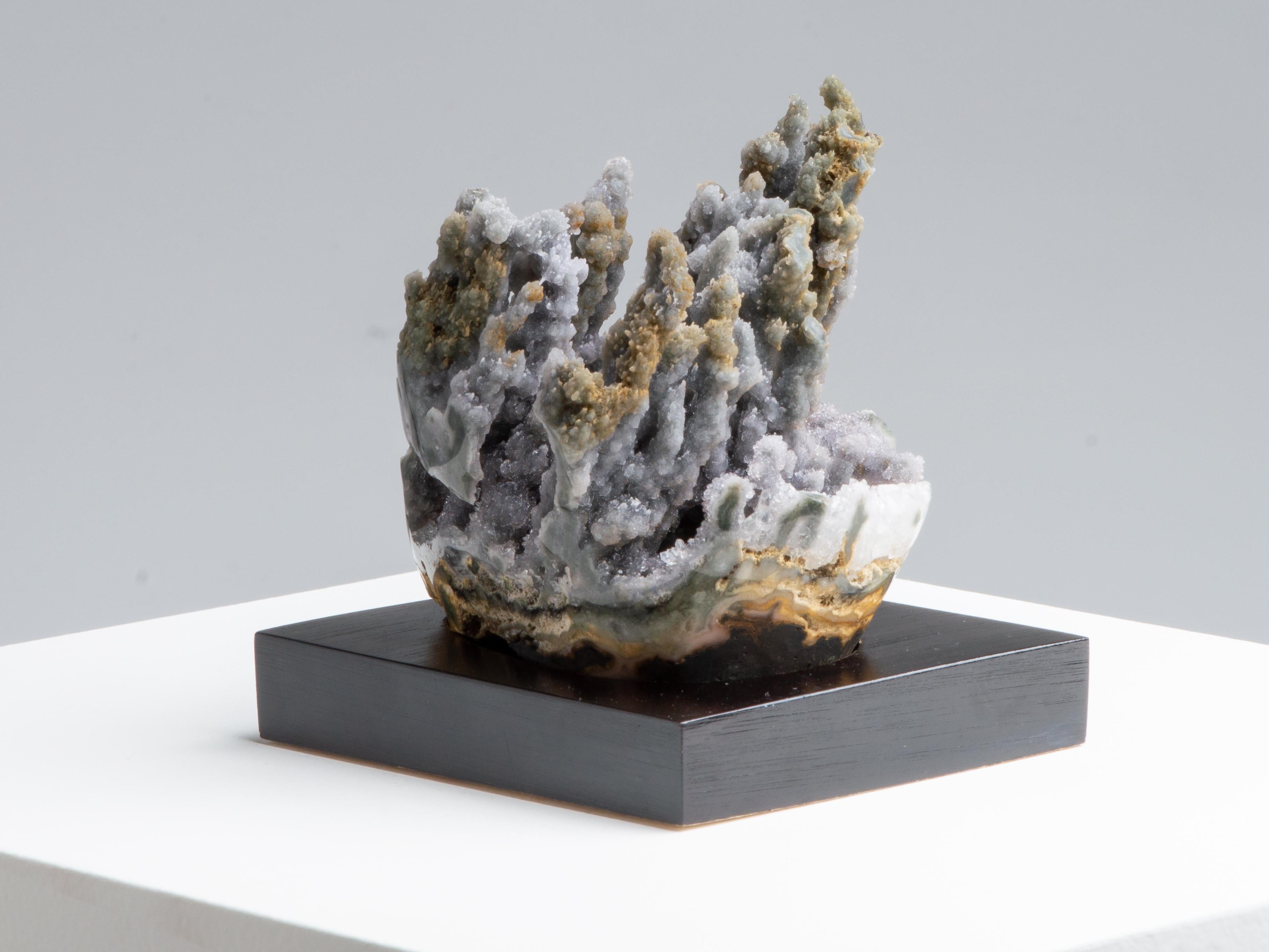 Seltene ungewöhnliche Mineralformation aus grauer Druze und weißem Quarz mit grauem Quarz (Uruguayisch) im Angebot