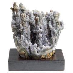 Seltene ungewöhnliche Mineralformation aus grauer Druze und weißem Quarz mit grauem Quarz