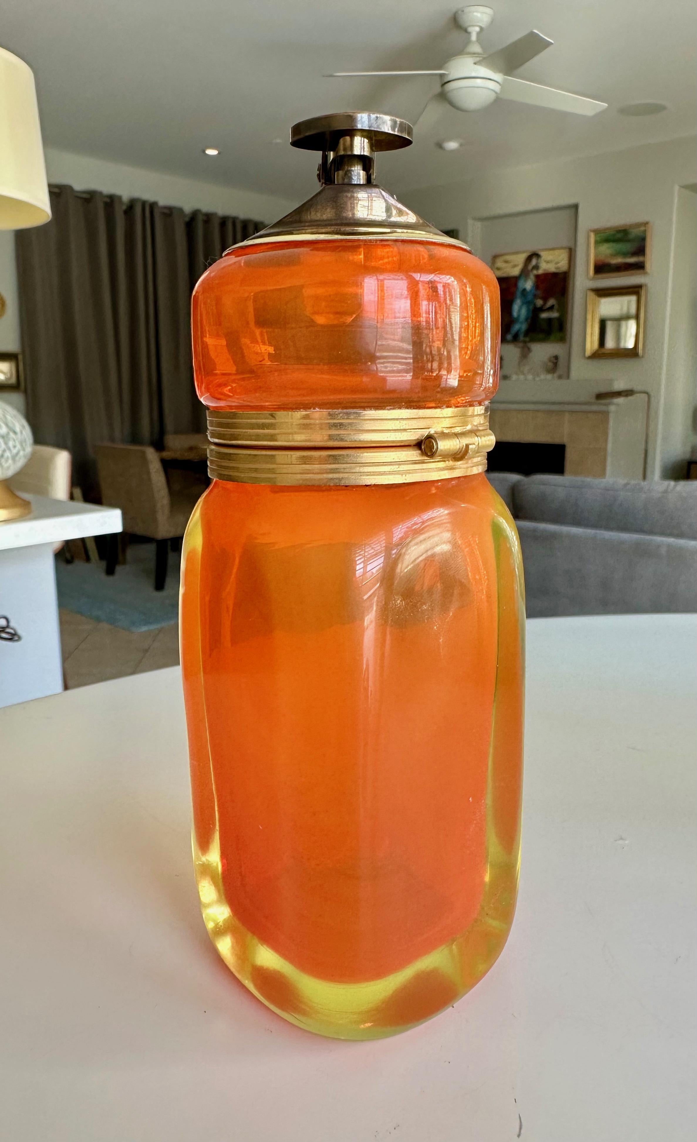 Raro Encendedor y Portacigarrillos de Murano Naranja Sommerso de Uranio mediados del siglo XX en venta